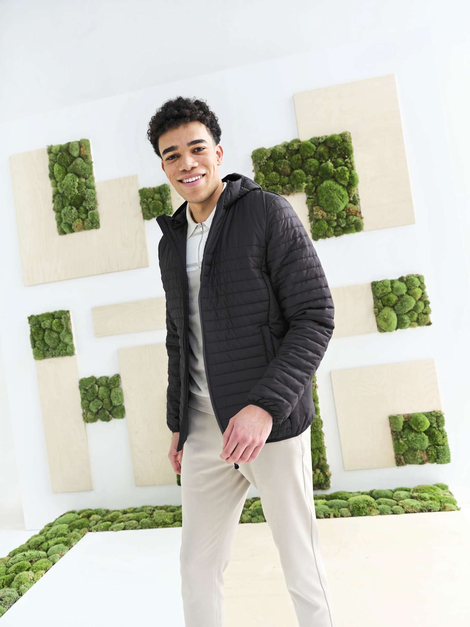 Recycelte Thermojacke mit Stretchbündchen
