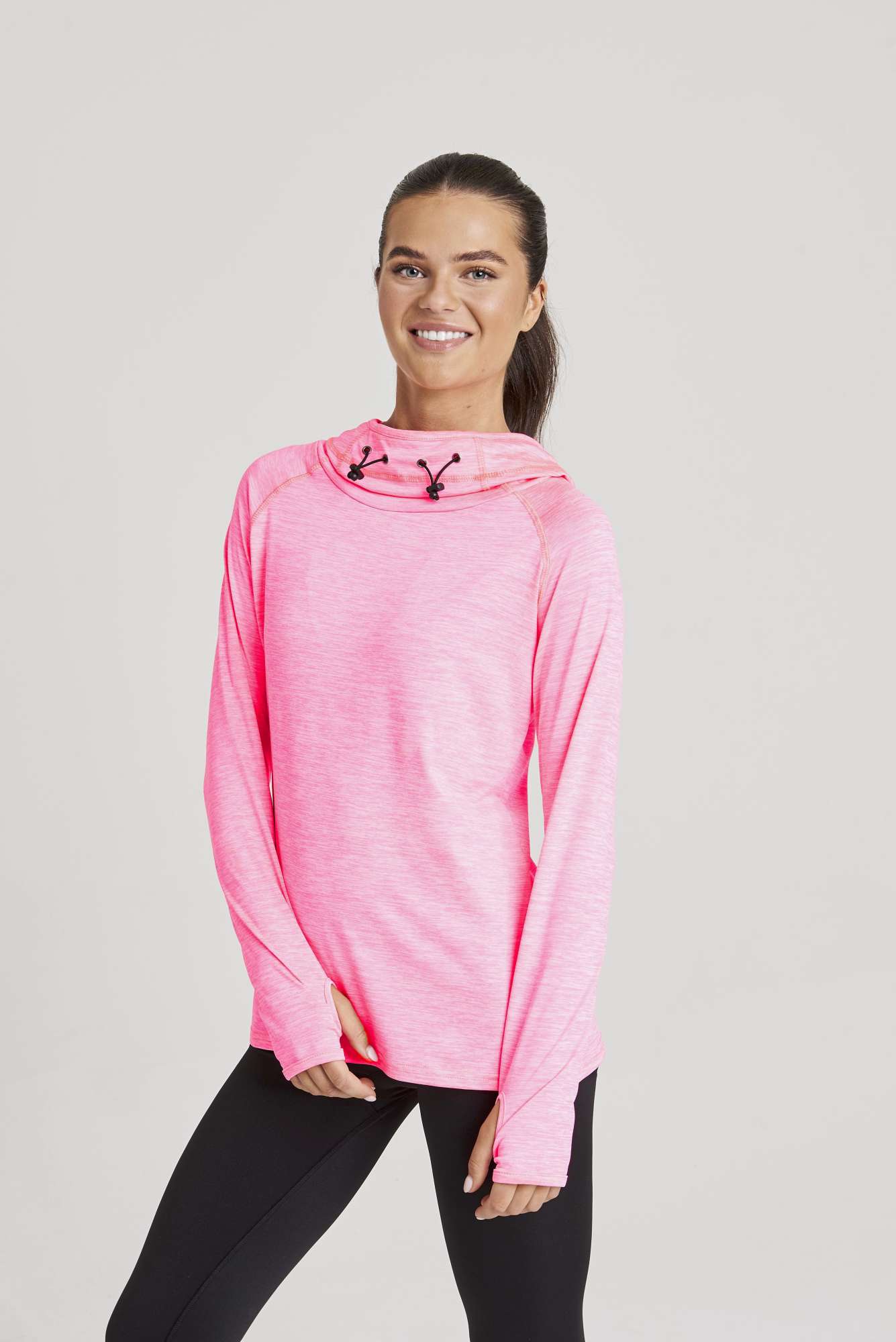 Sportliches Langarmshirt mit Kapuze