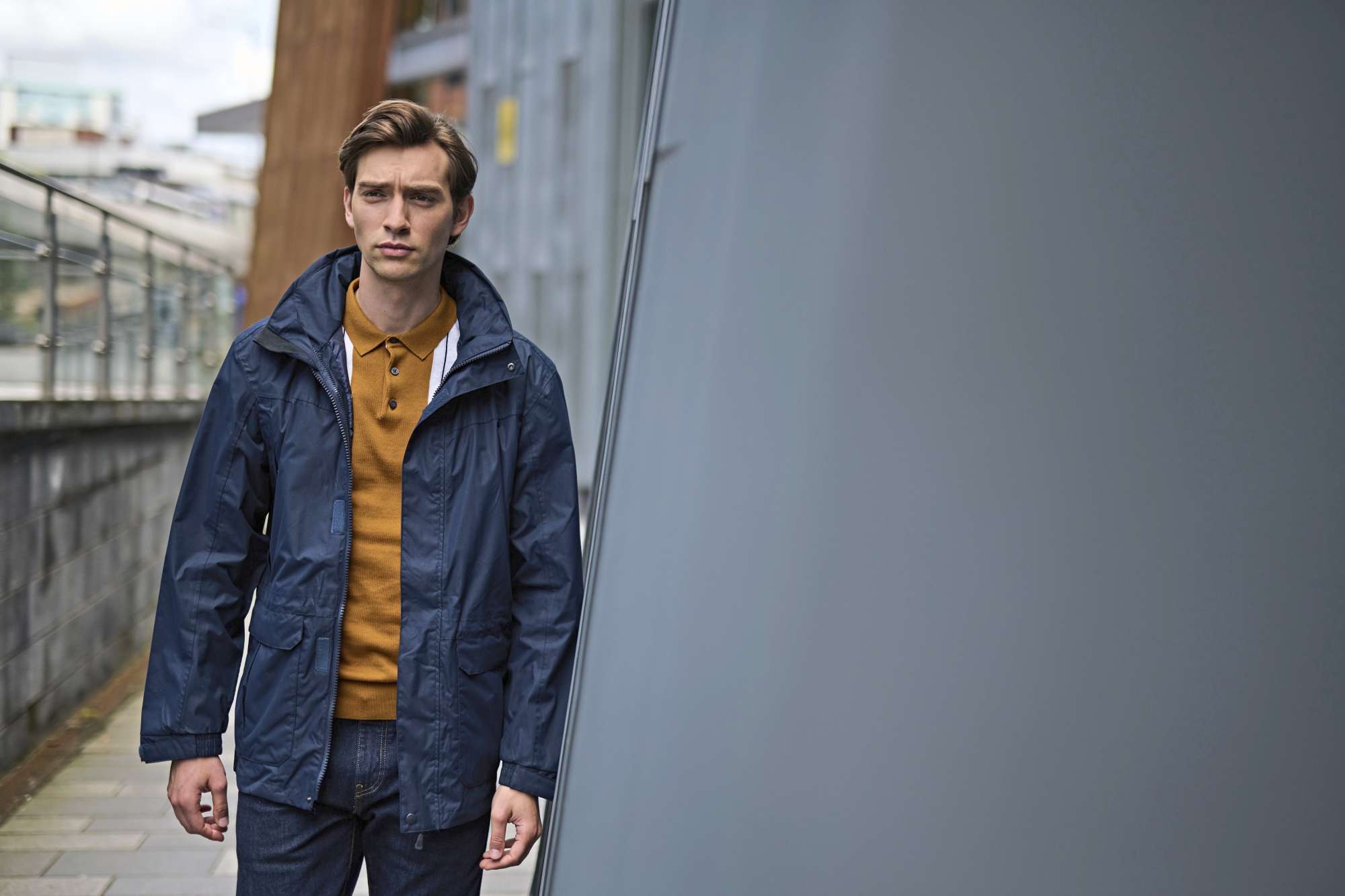 Wasserdichte Microfaserjacke mit Kapuze
