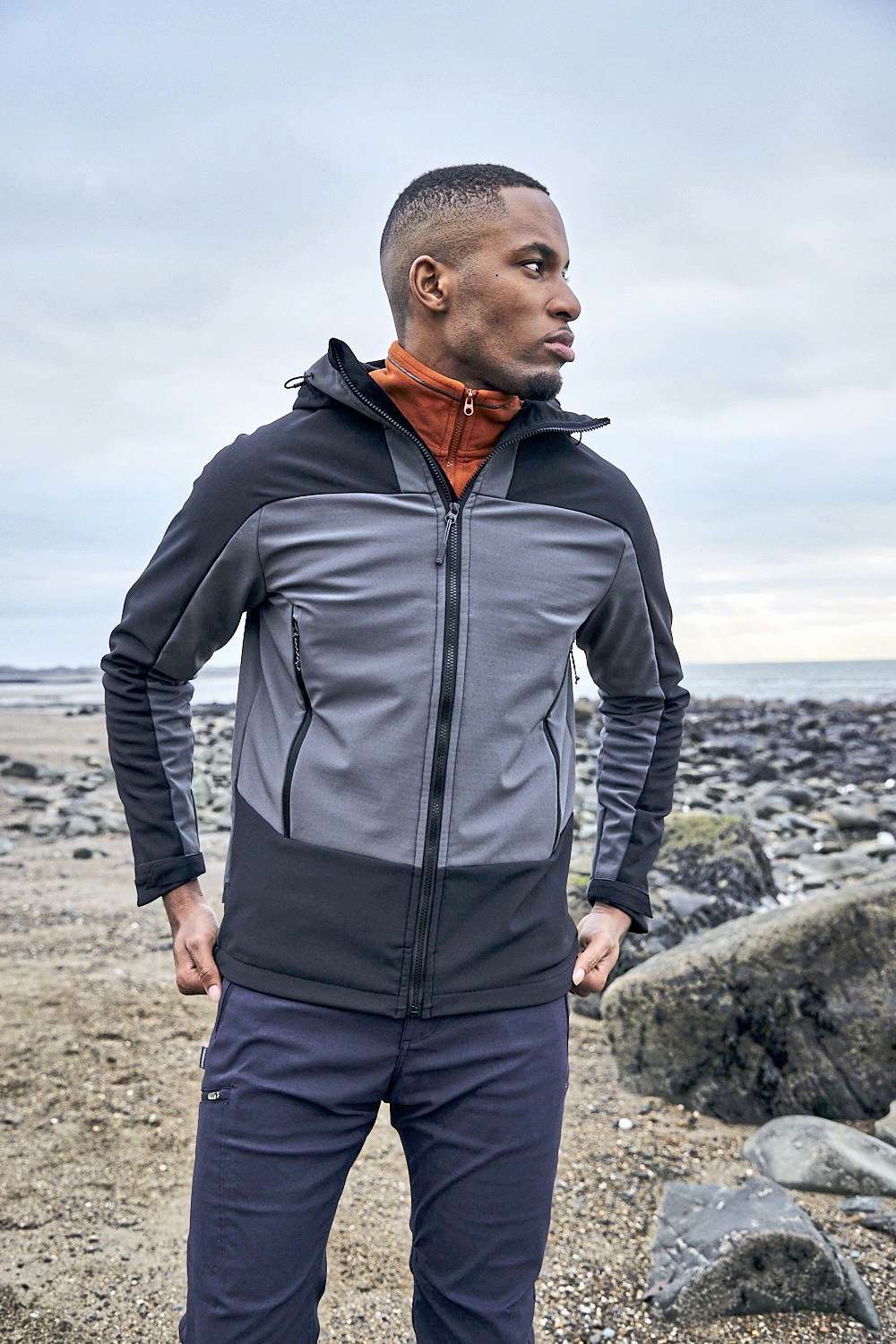 Recycelte Softshell-Jacke mit Kapuze