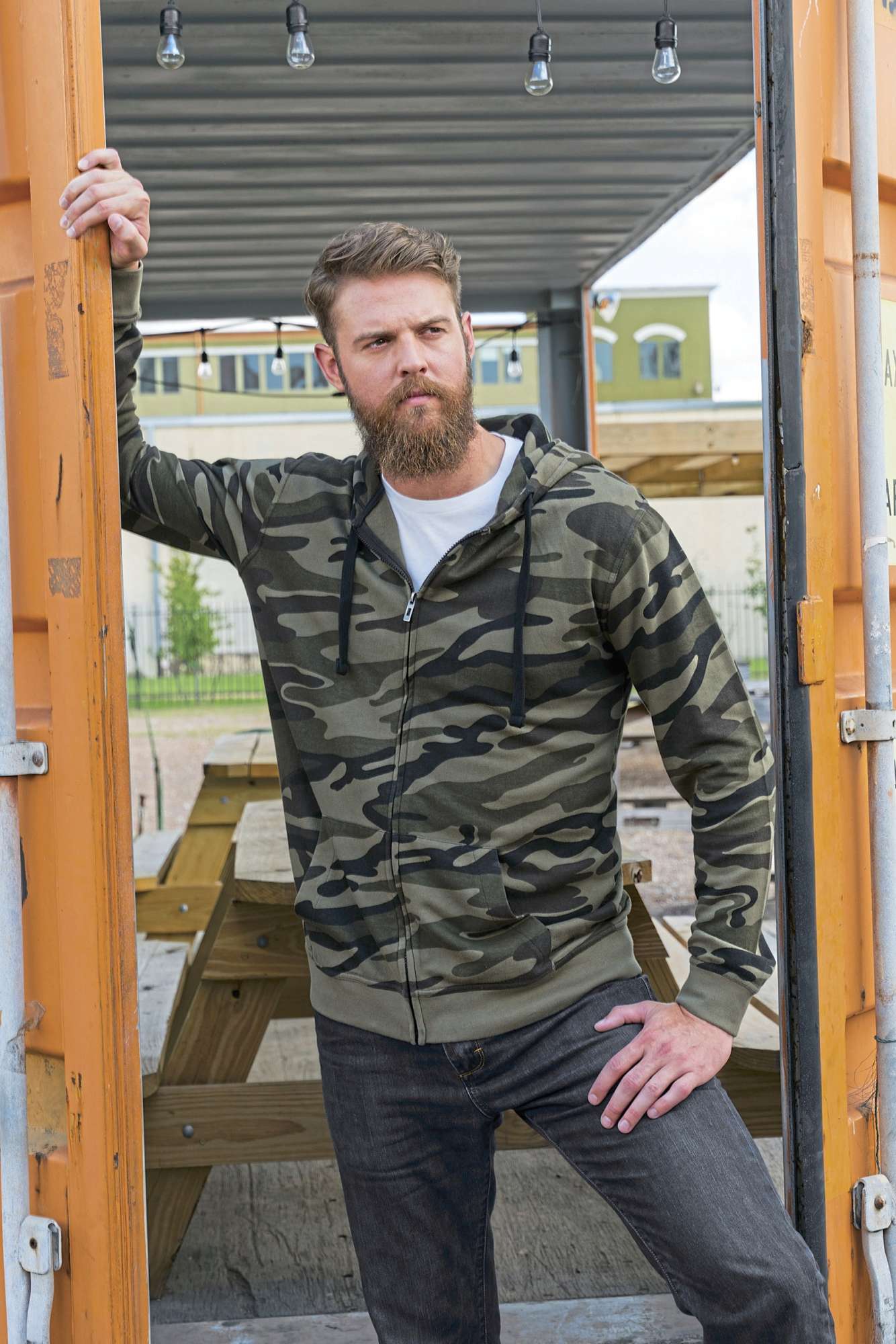 Kapuzenjacke mit Camo-Design und Reißverschluss