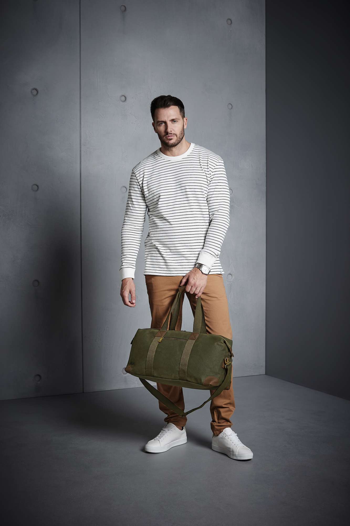 Waxed Canvas Reisetasche mit Lederakzenten
