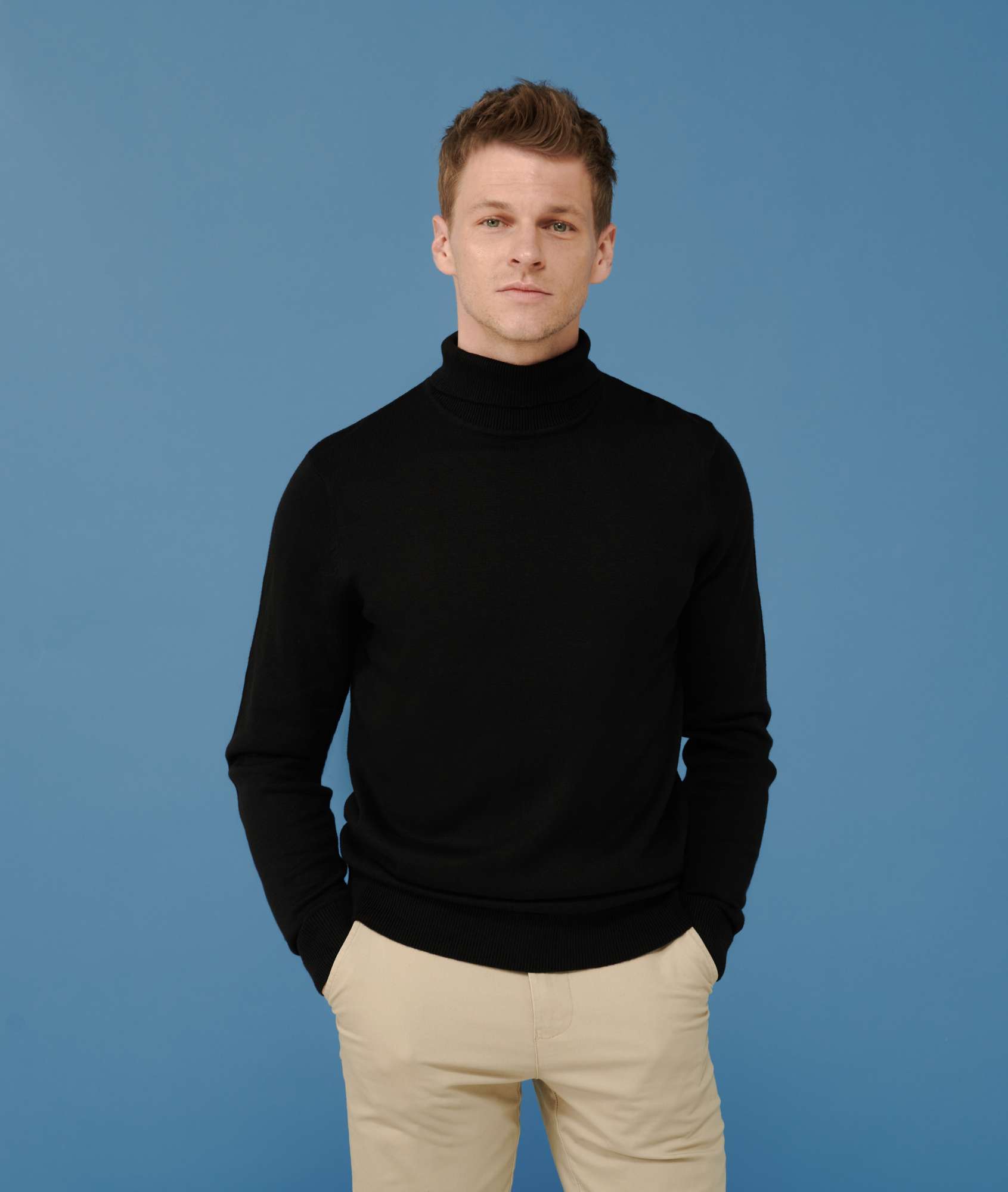 Feinstrick-Rollkragenpullover mit Rippenstruktur
