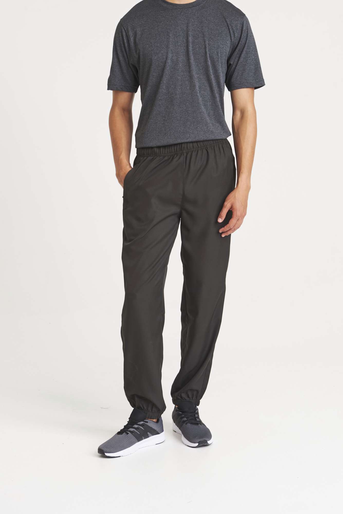 Aktive Trackpants aus Recycling-Polyester