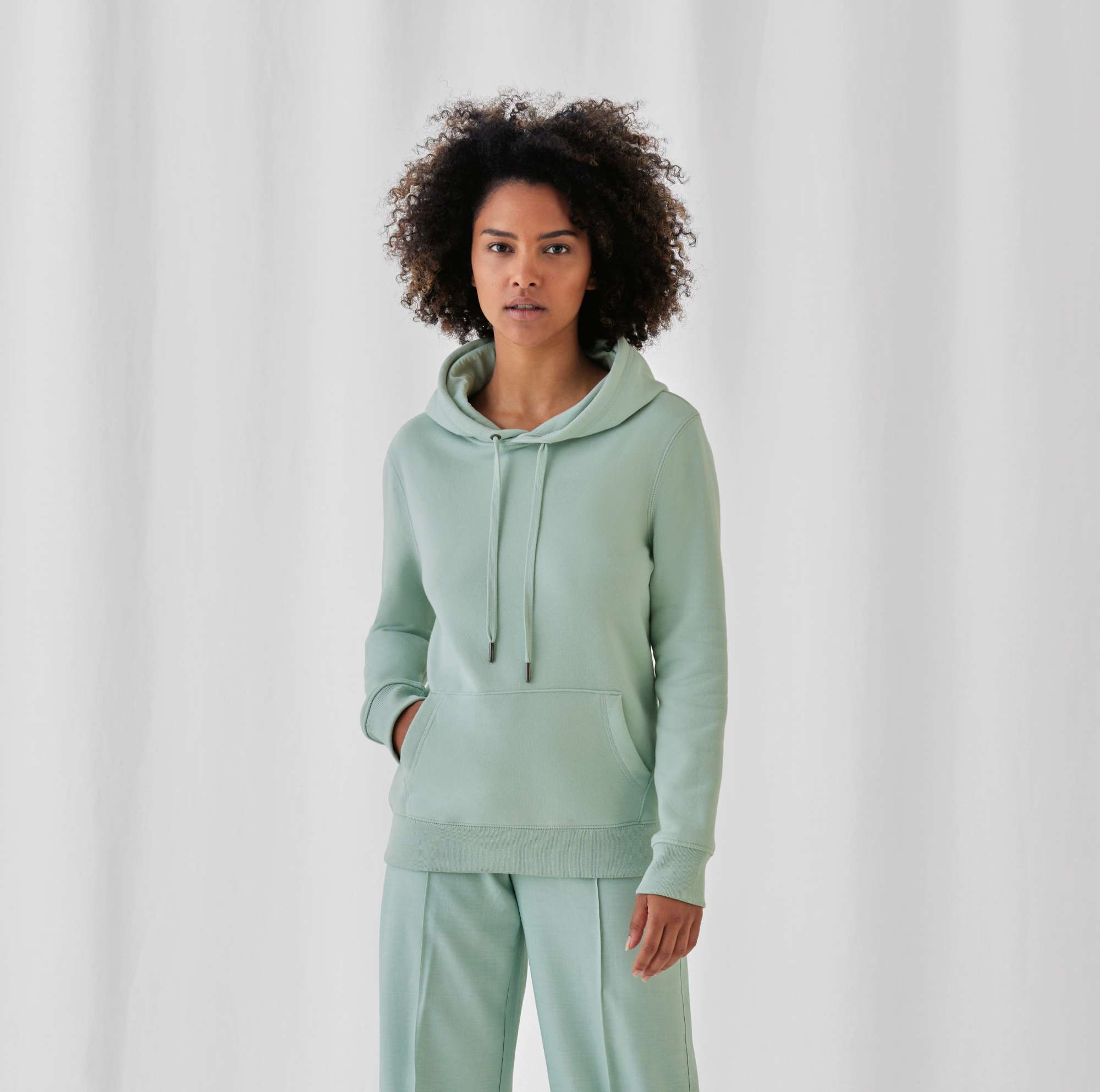 B&C QUEEN Kapuzen-Sweatshirt aus Baumwolle, Asphalt M, BCWW02Q