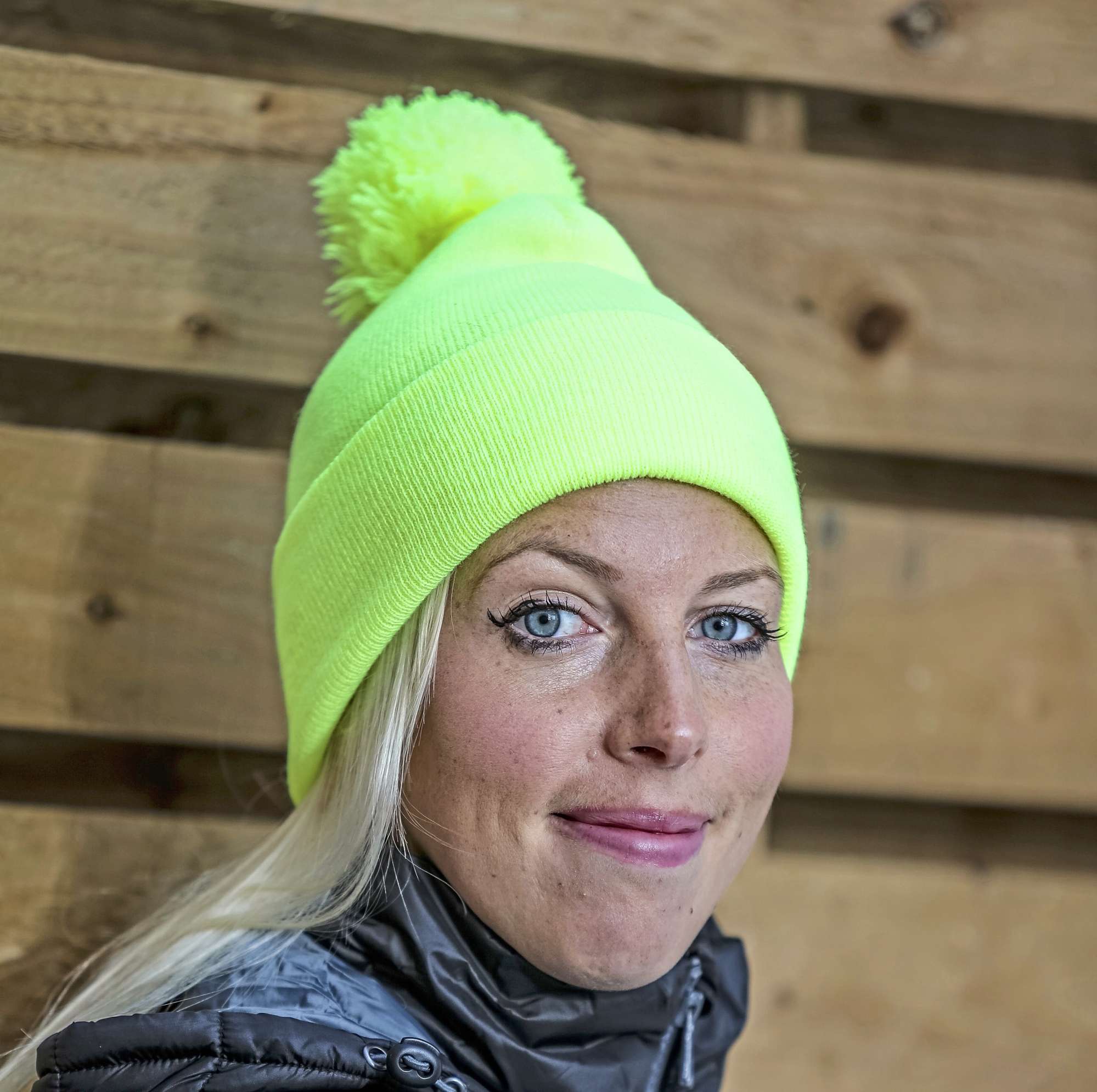 Result Winter Essentials Pom Pom Beanie aus schwerem Polyacryl, Red One Size, RC028