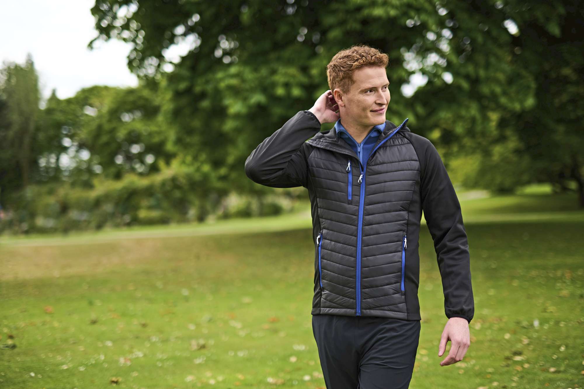 Regatta Professional Hybridjacke mit Stretchmaterial und Taschen, Black/New Royal S, RG0549