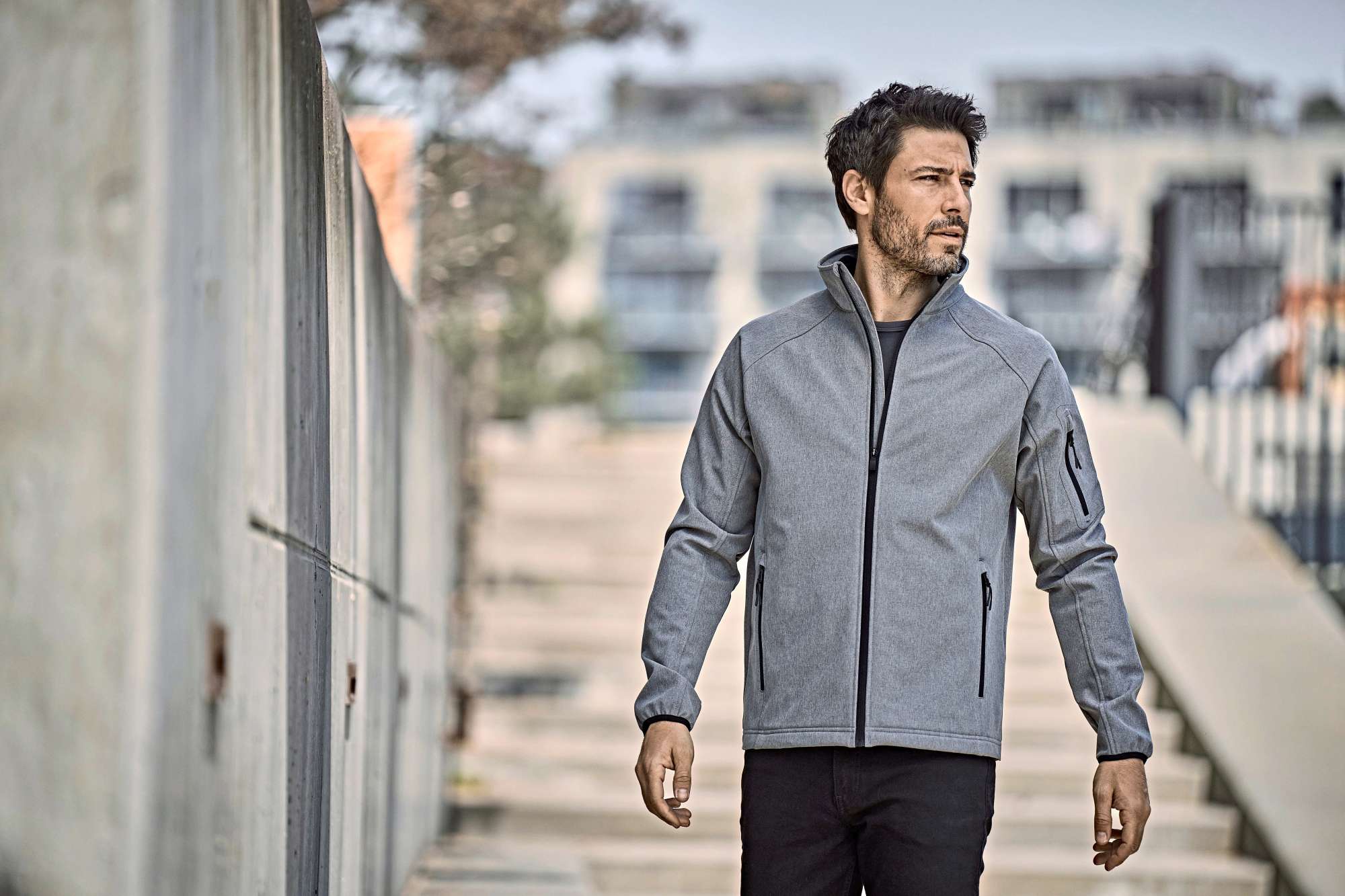 Slim Fit Softshell-Jacke mit Wassersäule