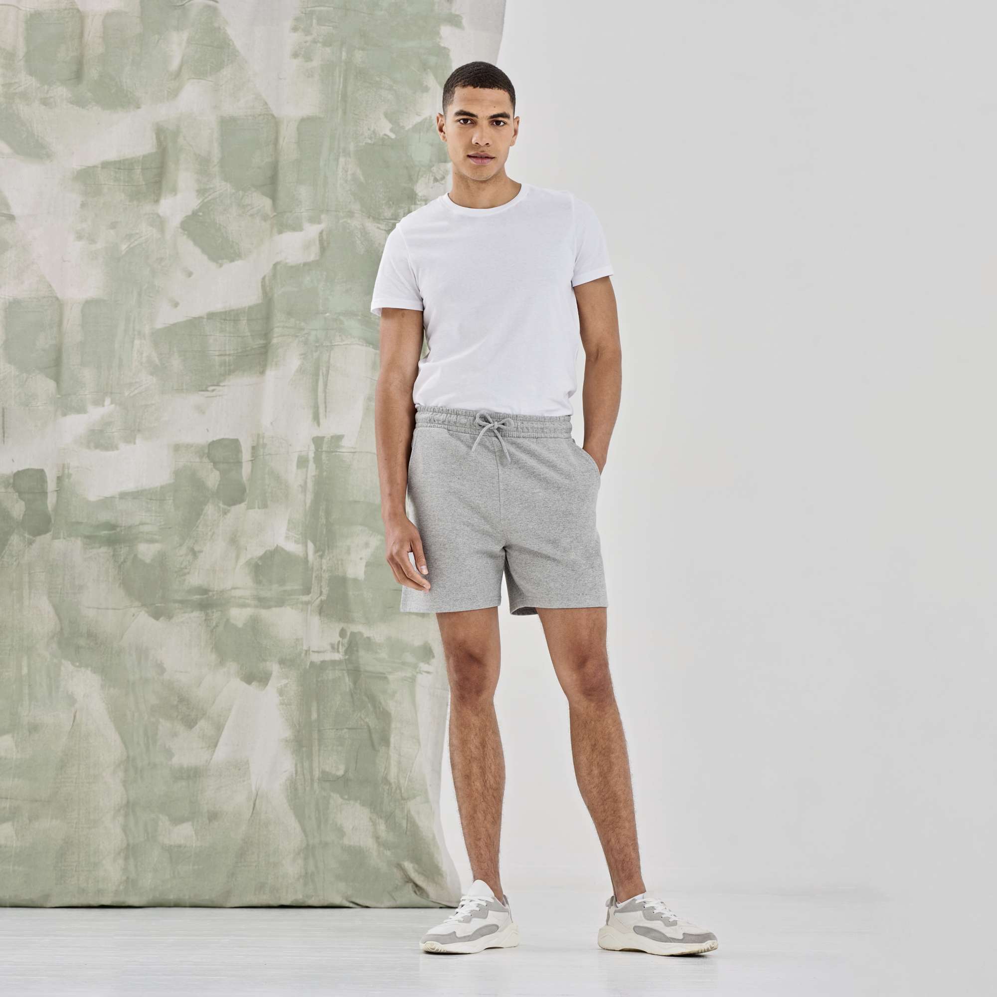 Nachhaltige Sweatshorts aus regenerierter Baumwolle