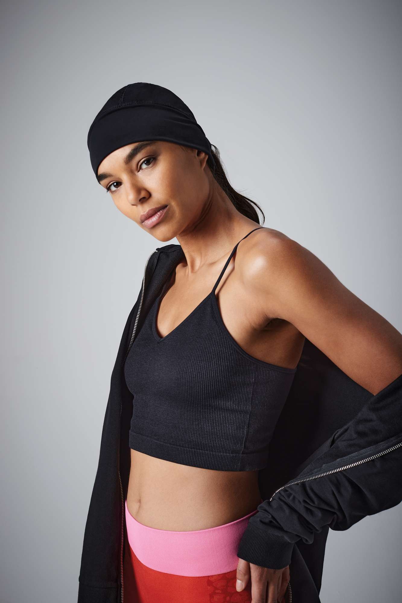 Softshell Beanie mit Pferdeschwanzöffnung