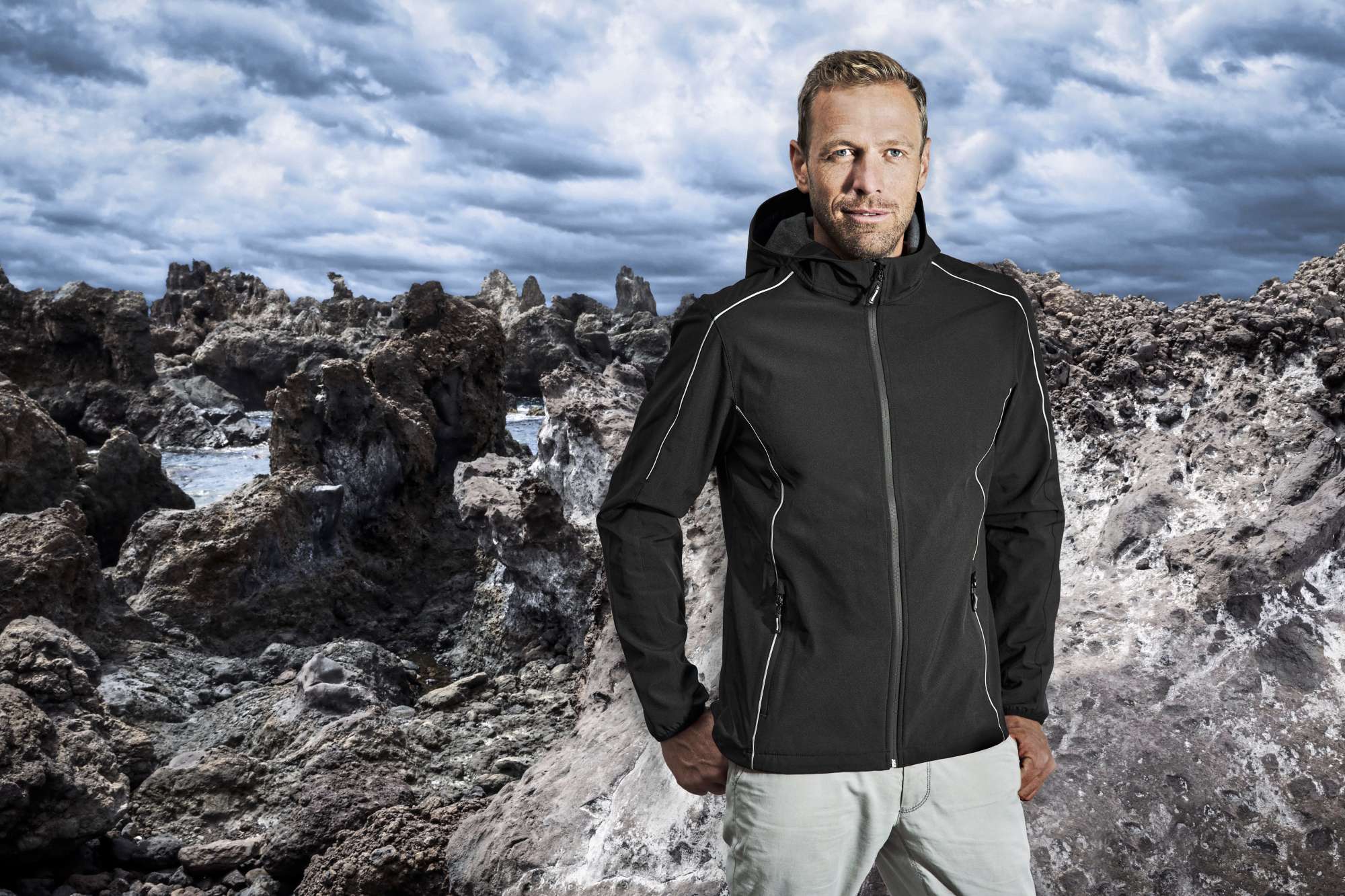 Leichte Herren Softshell-Jacke mit Kapuze