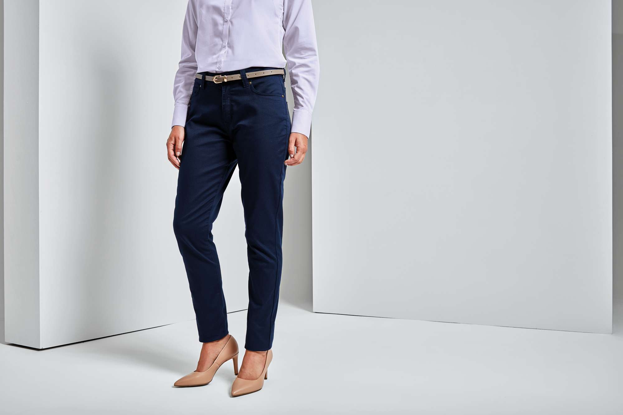 Premier Workwear Slim Fit Performance Chino Jeans für Damen, Navy (ca. Pantone 2378C) 42 (14)/34, PW570