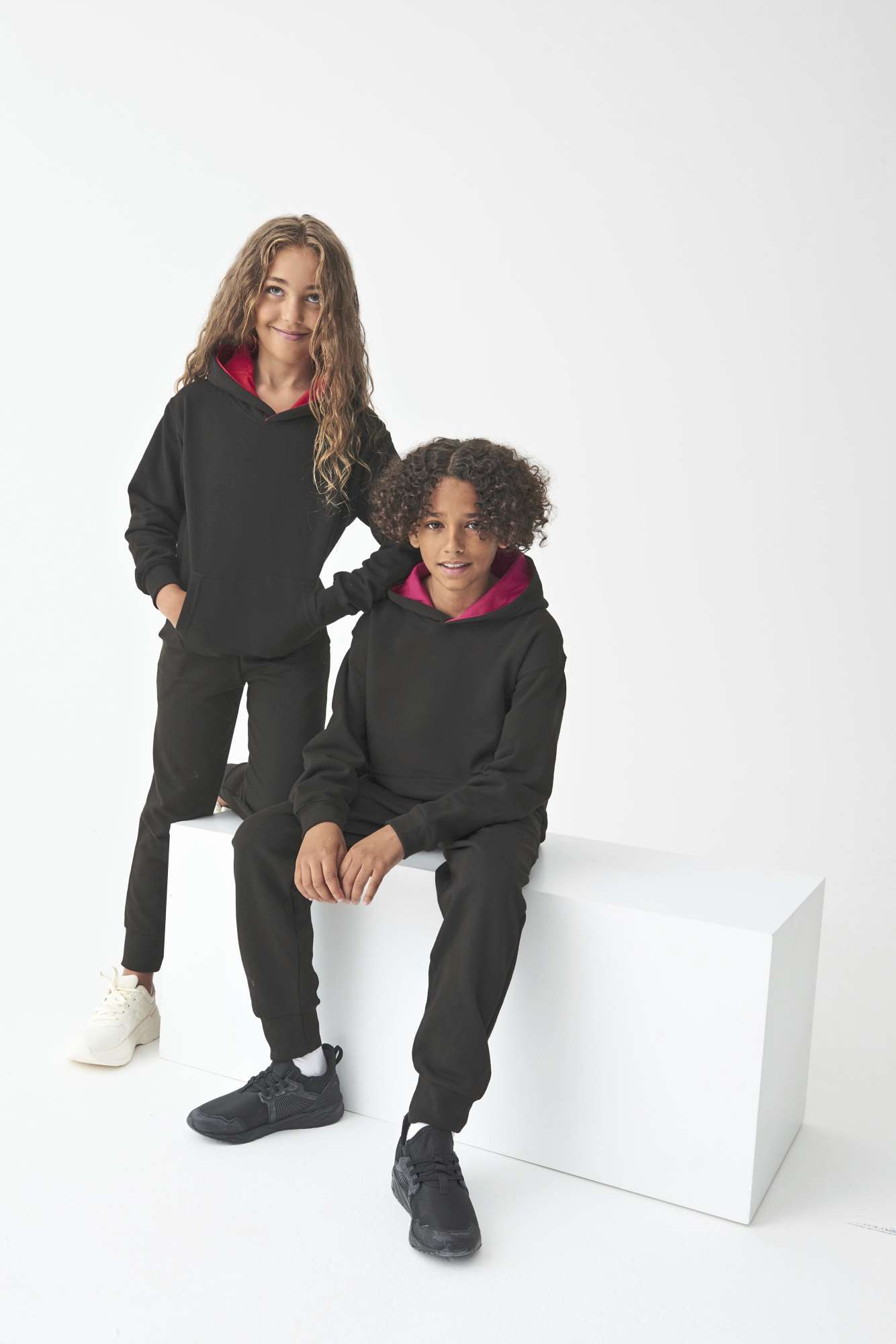 Just Hoods Varsity Hoodie mit gebürsteter Innenseite für Kinder, Fire Red/Jet Black 12/13 (XL), JH003K