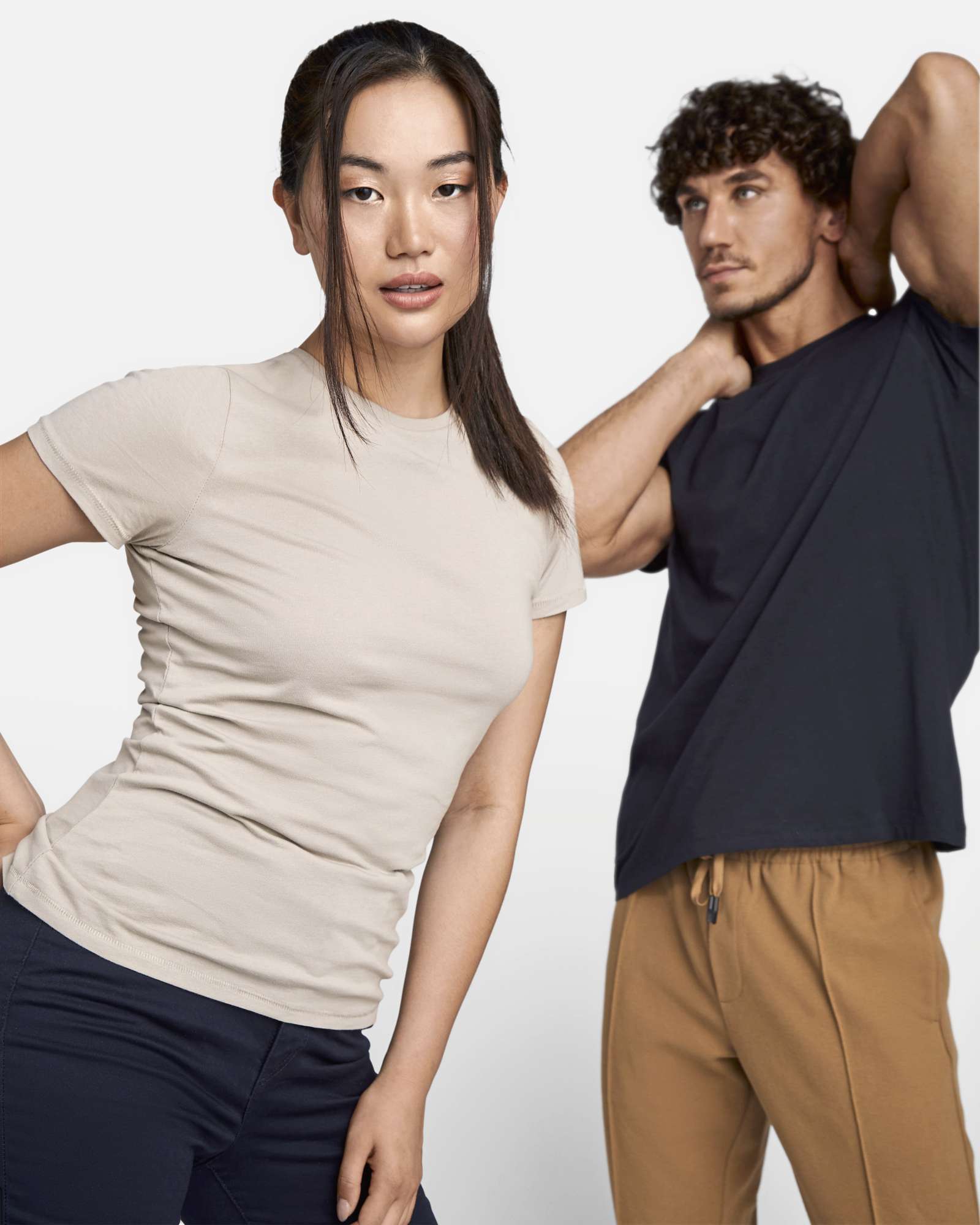 Goldenes Bio-Baumwoll T-Shirt, tailliert
