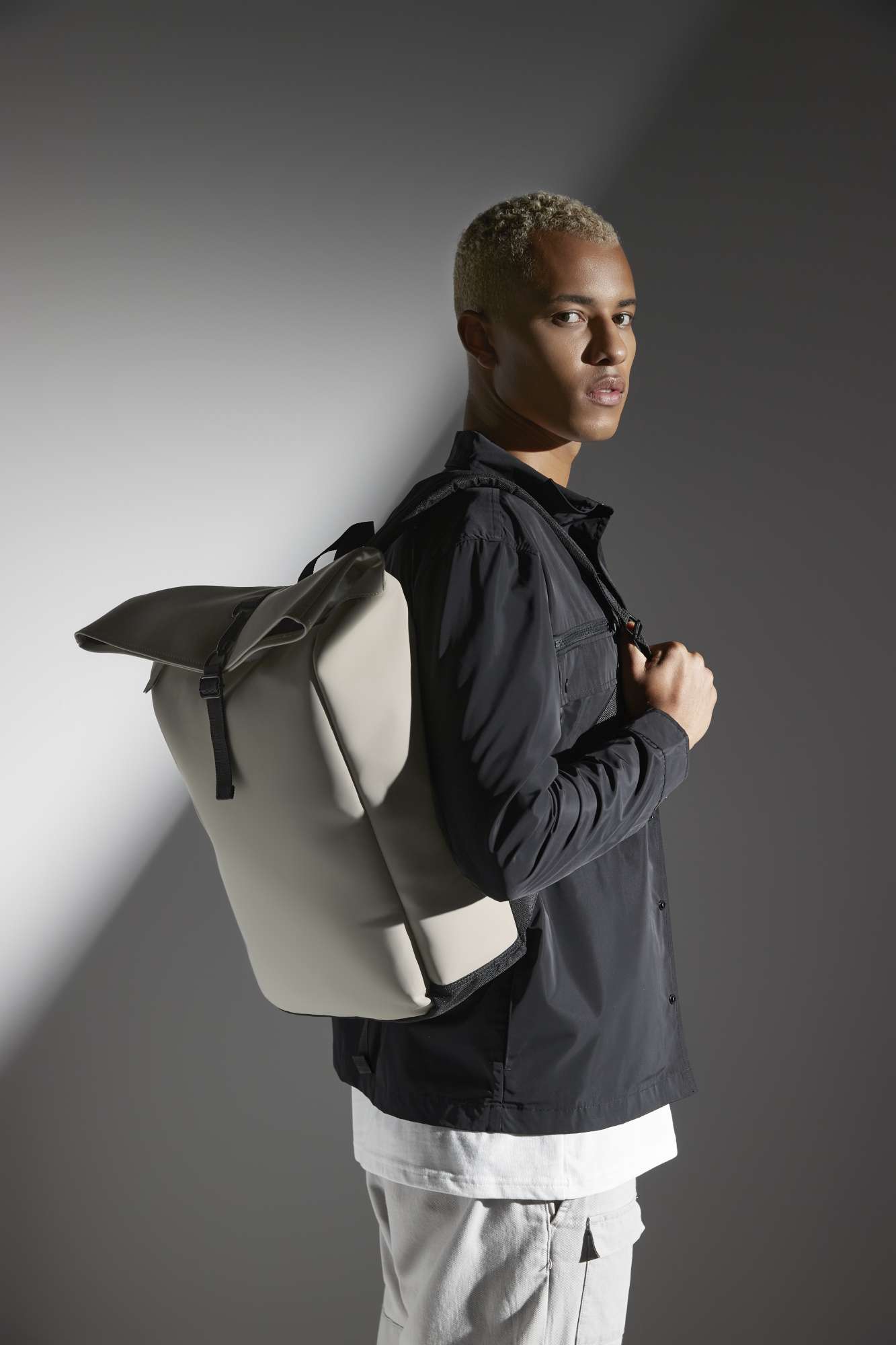 BagBase Matte PU Roll-Top Laptop-Rucksack, Clay 28 x 43 x 13 cm, BG335