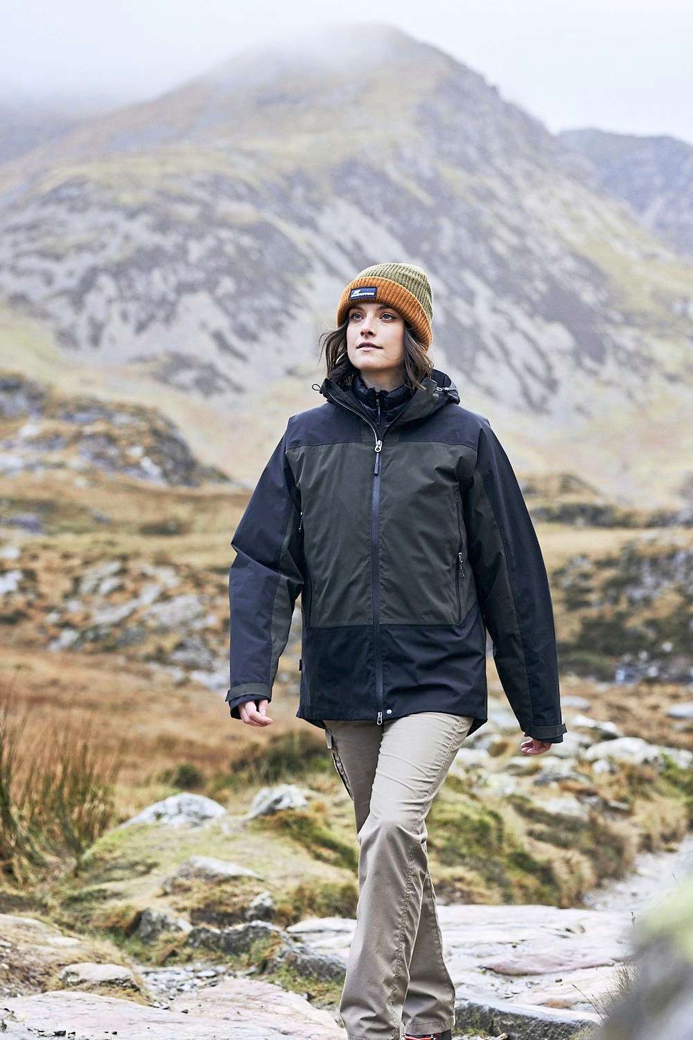Wasserdichte Outdoor-Jacke mit AquaDry-Stretch
