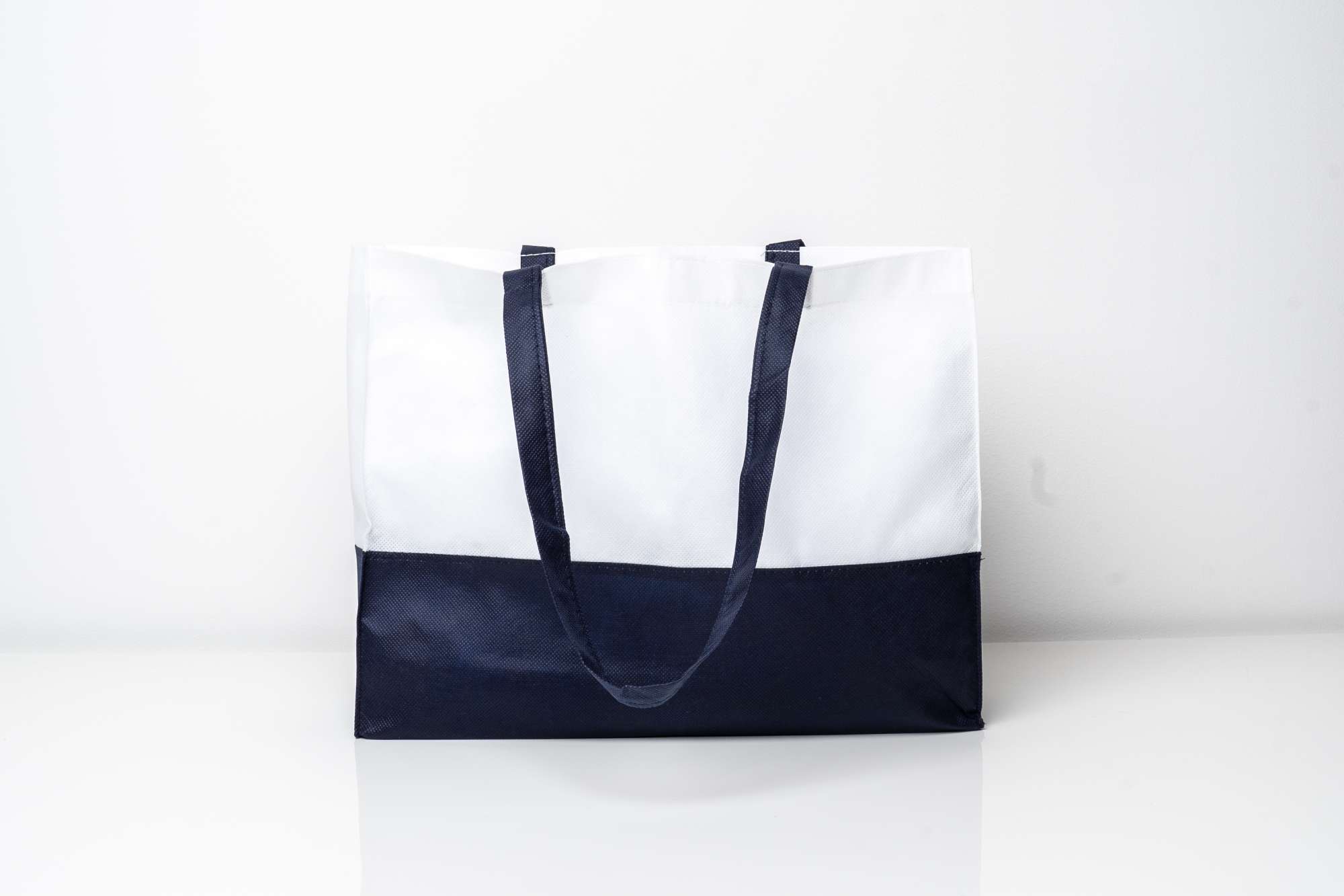 Printwear Zweifarbige Polypropylen Einkaufstasche DUO, White/Dark Blue ca. 38 x 29 x 10 cm, XT22