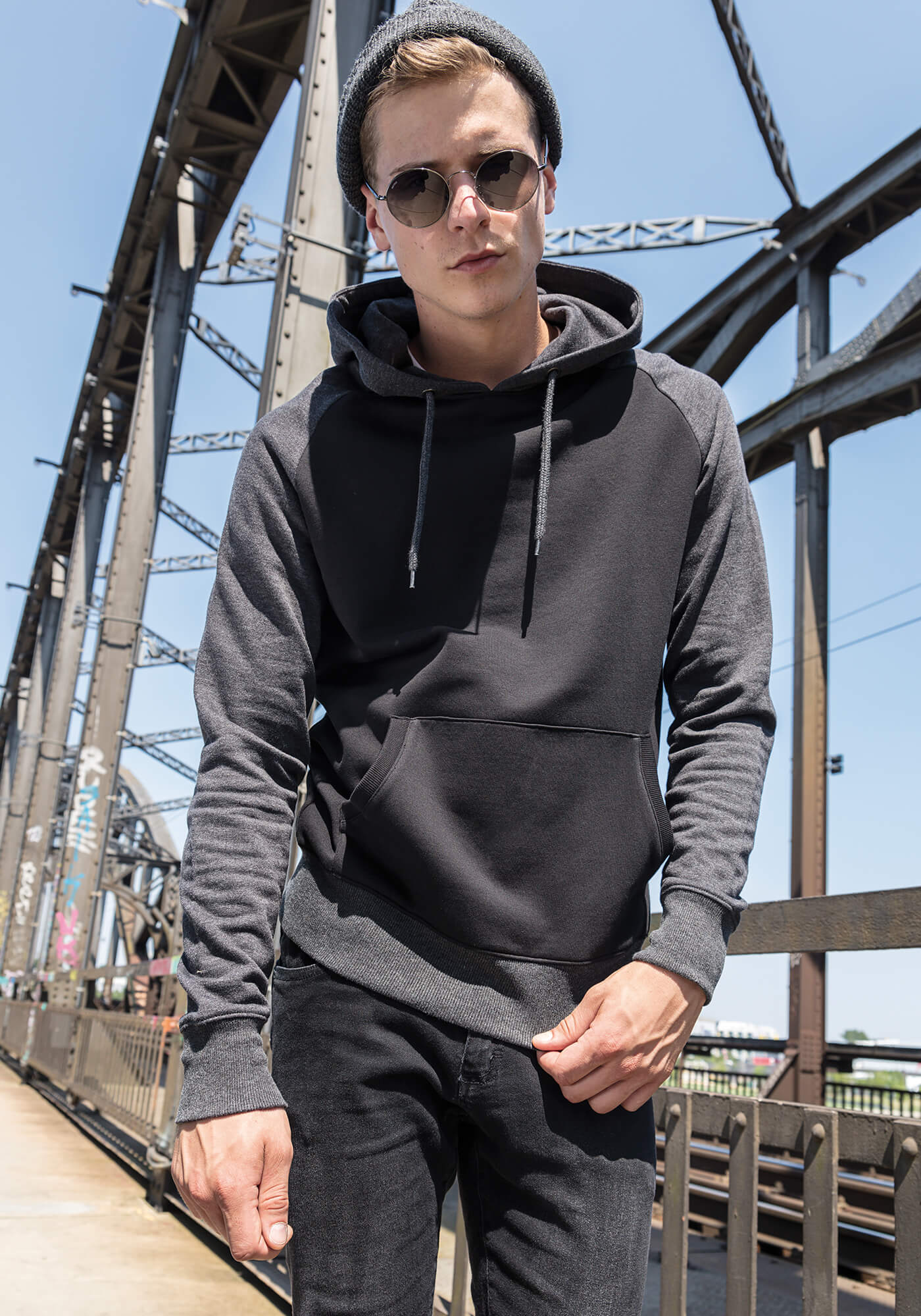 Raglan Hoodie mit Kängurutasche