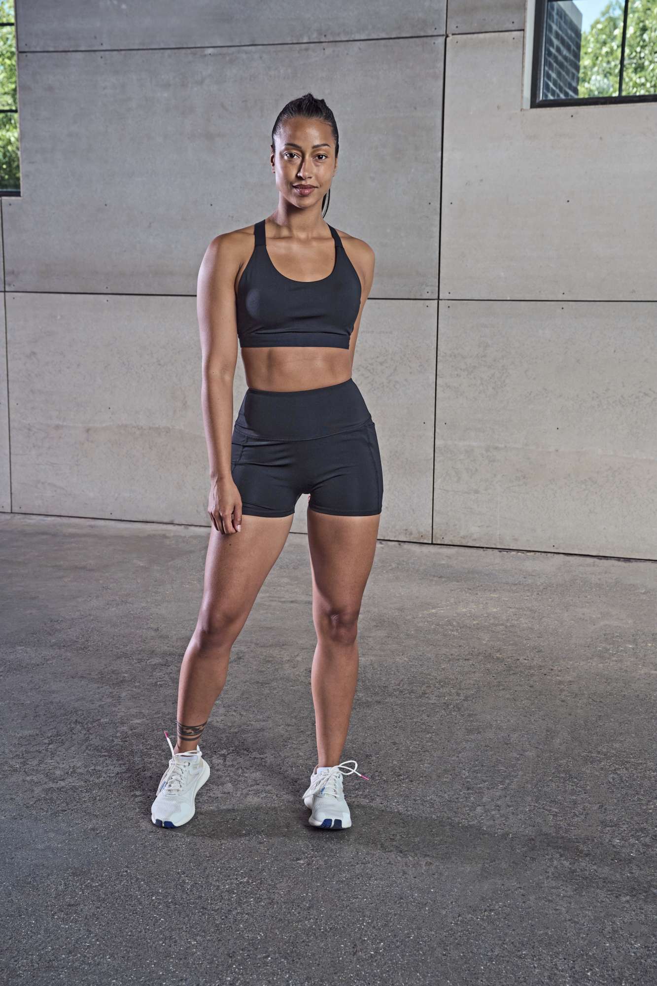 Hochgeschnittene Yogashorts mit Seitentasche