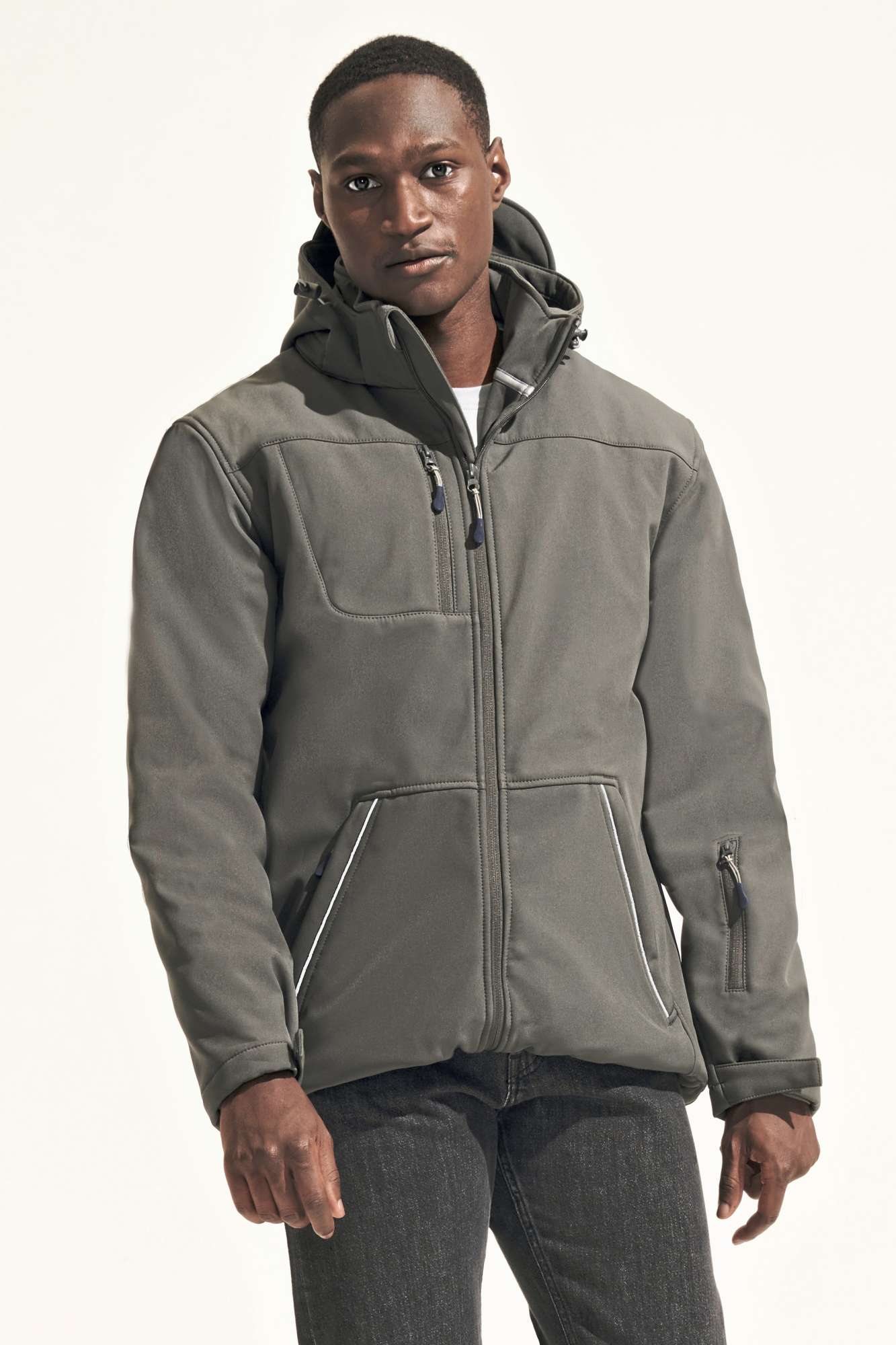 Softshelljacke mit abnehmbarer Kapuze für Herren