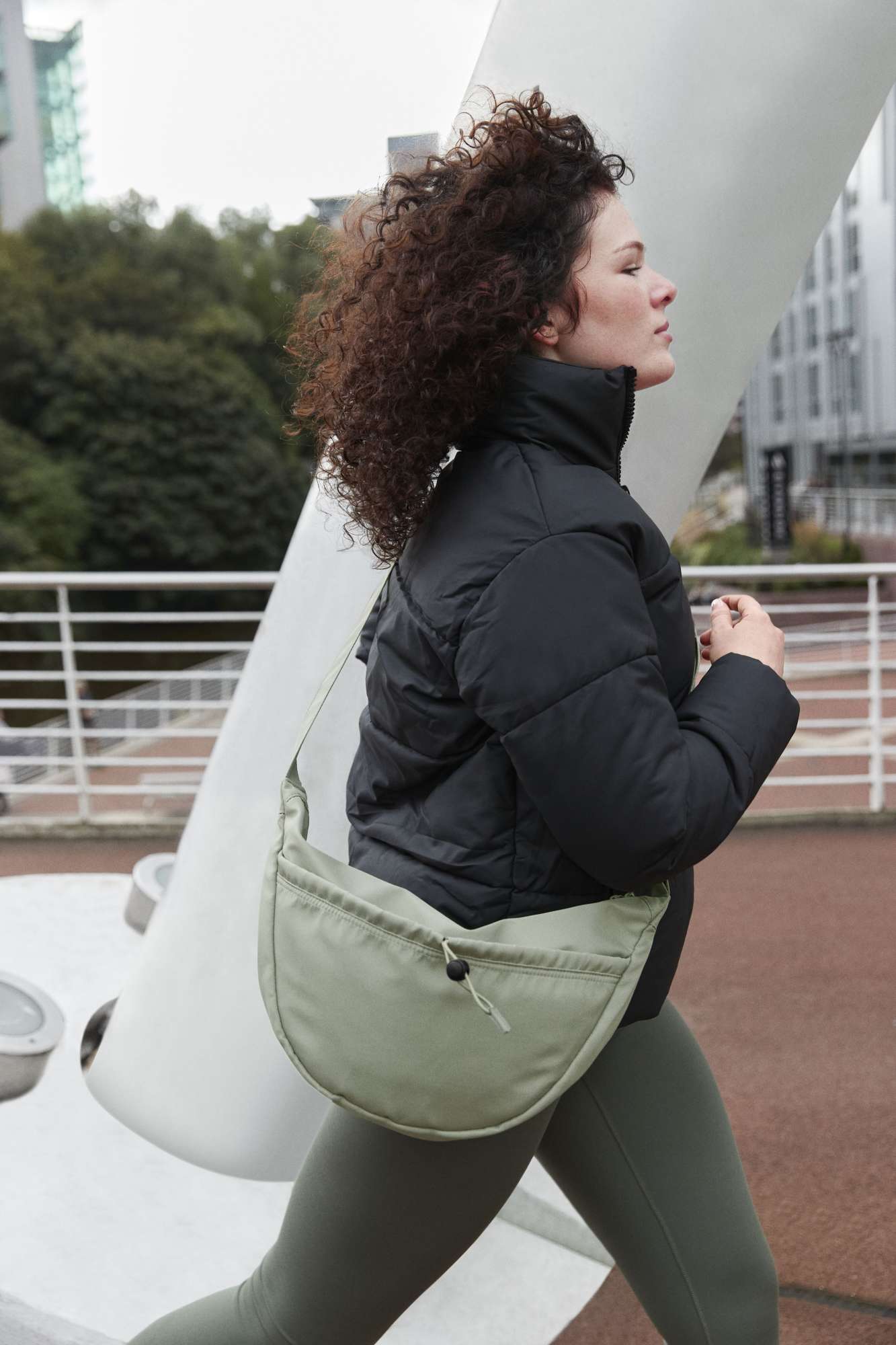 Studio Cross Body Bag aus recyceltem Polyester