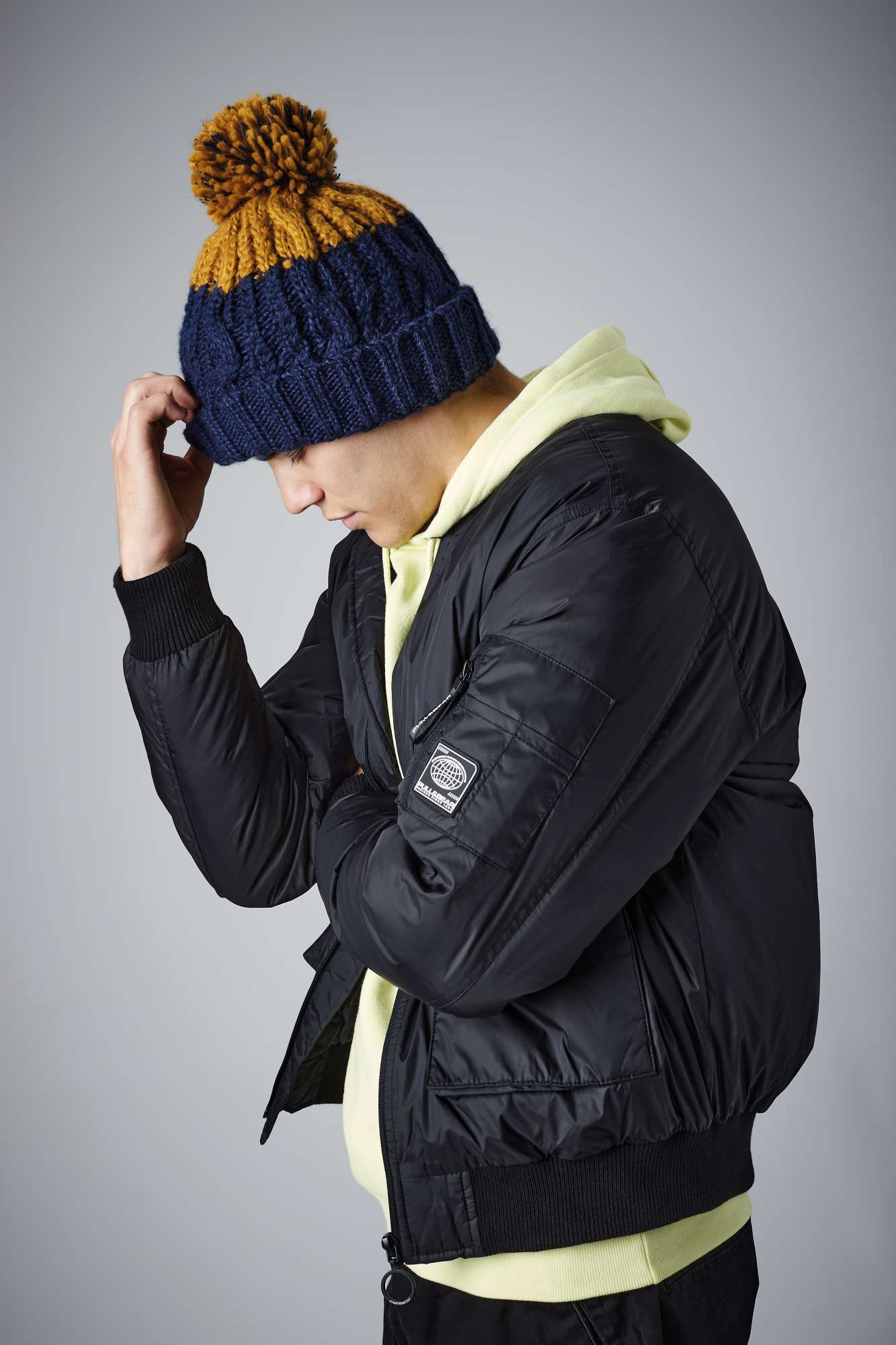 Beechfield Apres Beanie mit Zopfmuster und Bommel, Graphite Grey/Blush One Size, CB437