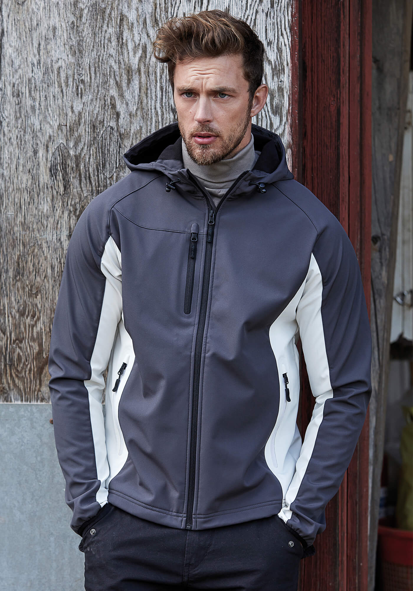 Leichte Softshell-Hoodiejacke mit Kapuze