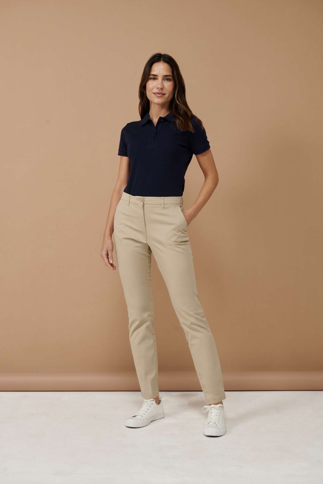 Henbury Slim-Fit Stretch Chino Hose für Damen, Stone 4XL (22), W651