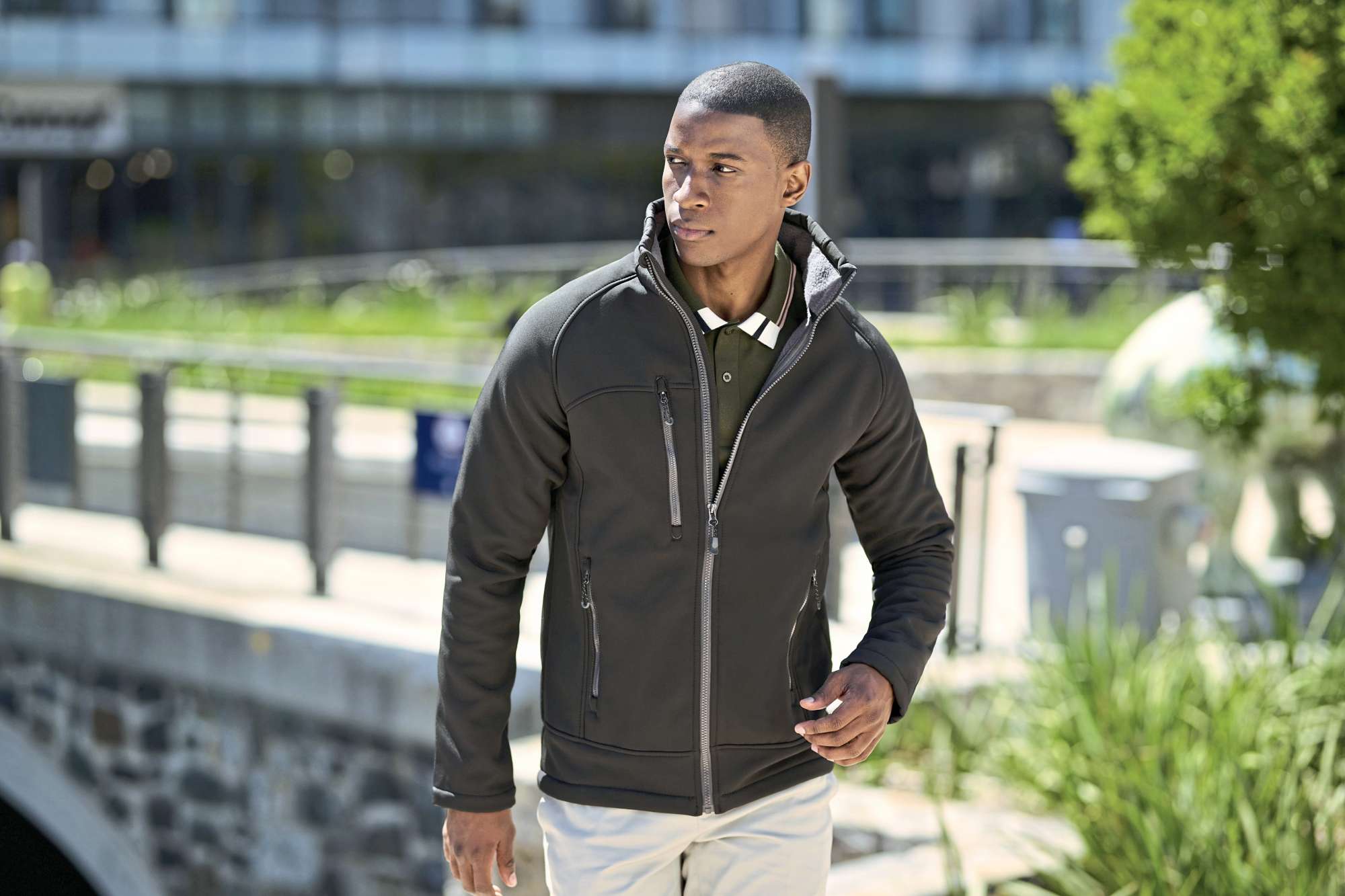 Premium Softshell-Jacke mit Taschen