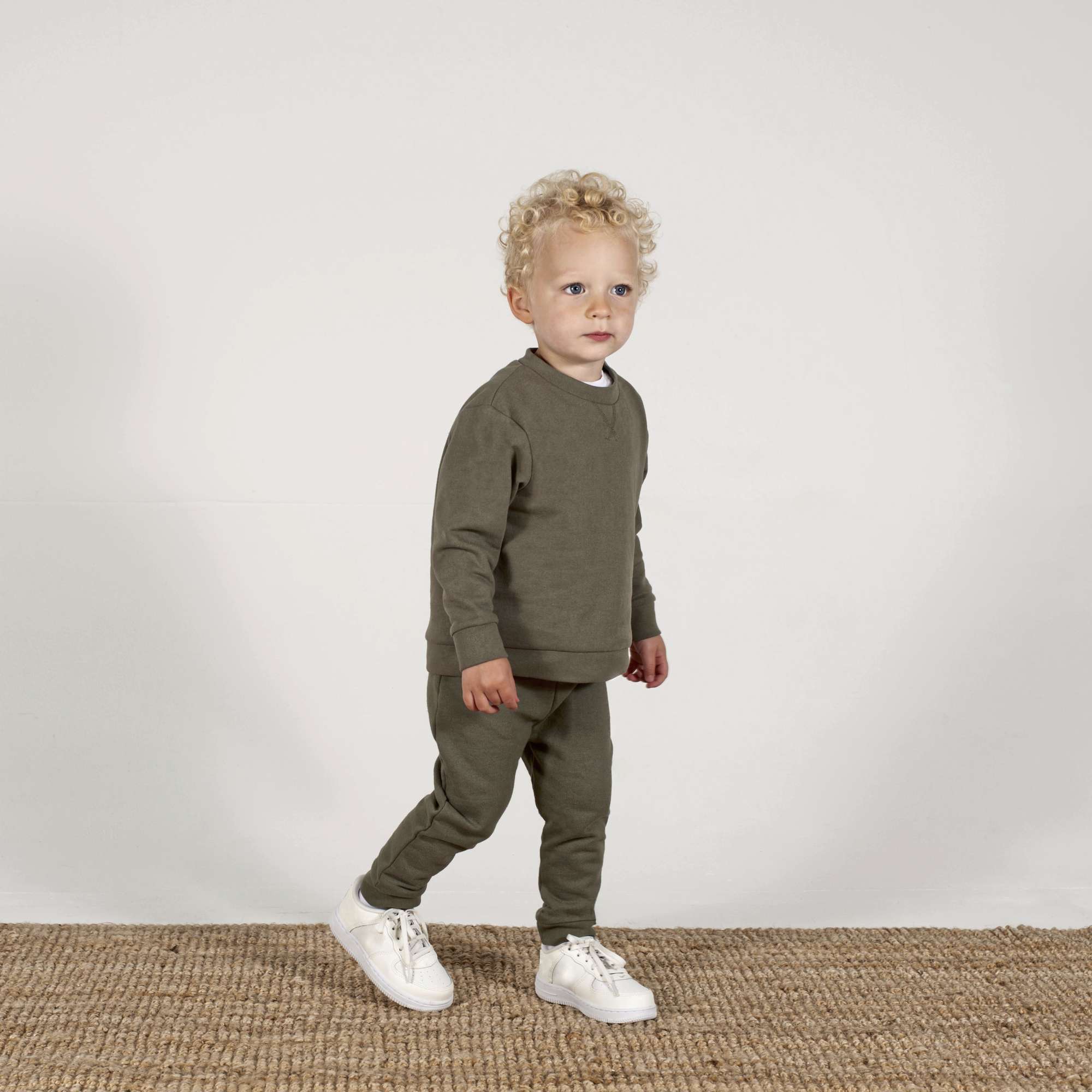 Larkwood Nachhaltiges Kinder Sweatshirt mit V-Ausschnitt, Khaki 6/12 Monate, LW800
