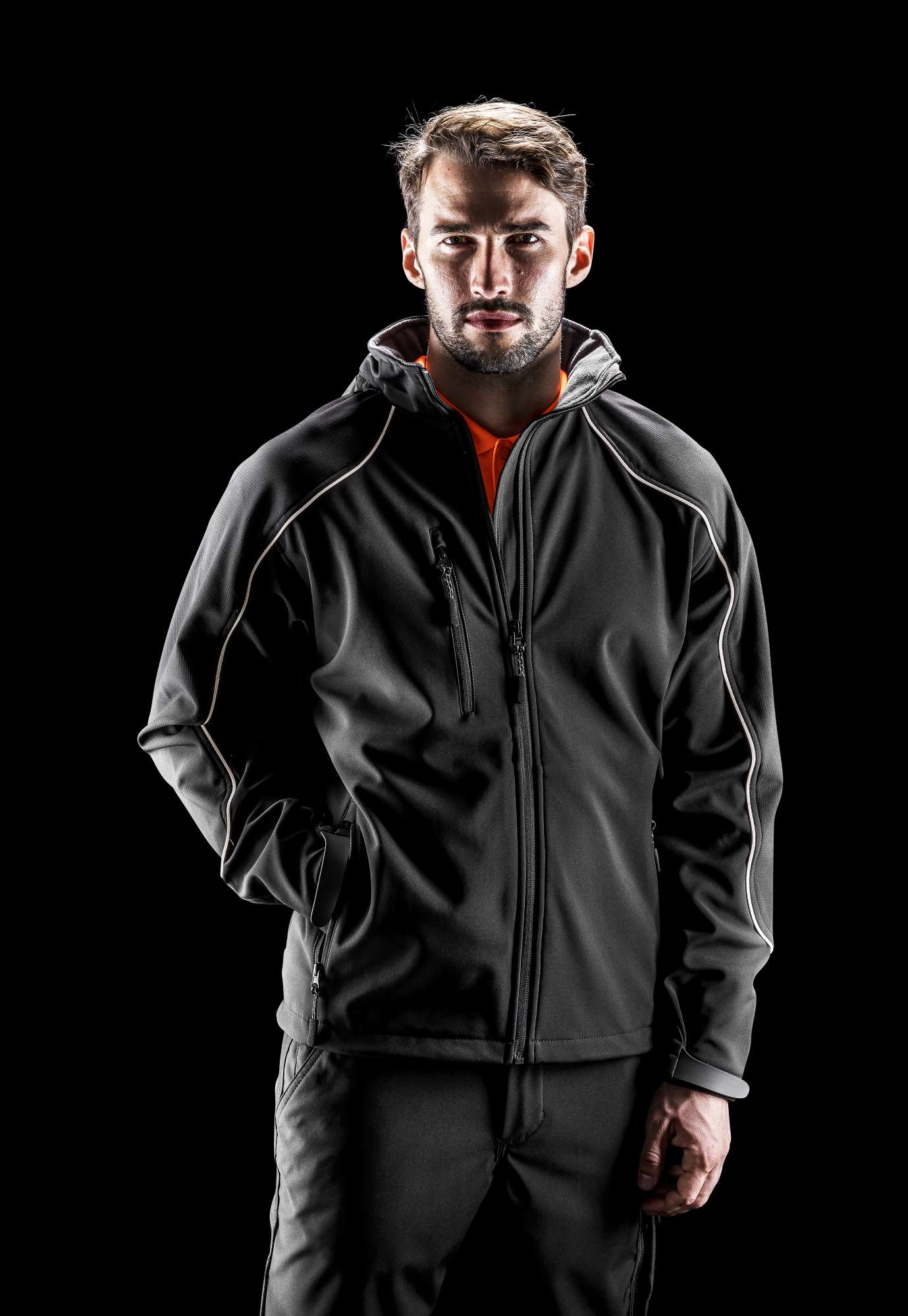 Wasserdichte Softshell-Jacke mit Kapuze