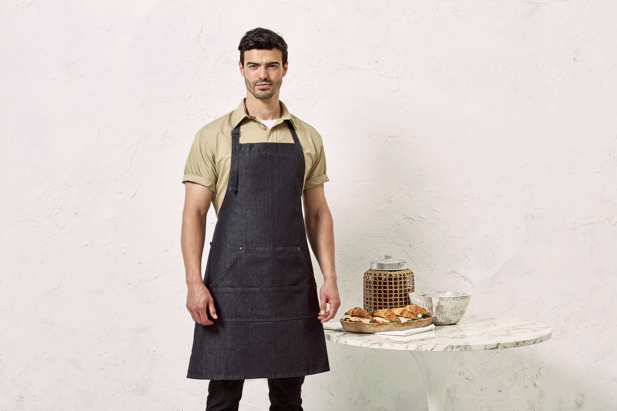 Jeans Latzschürze mit Taschen und Nieten