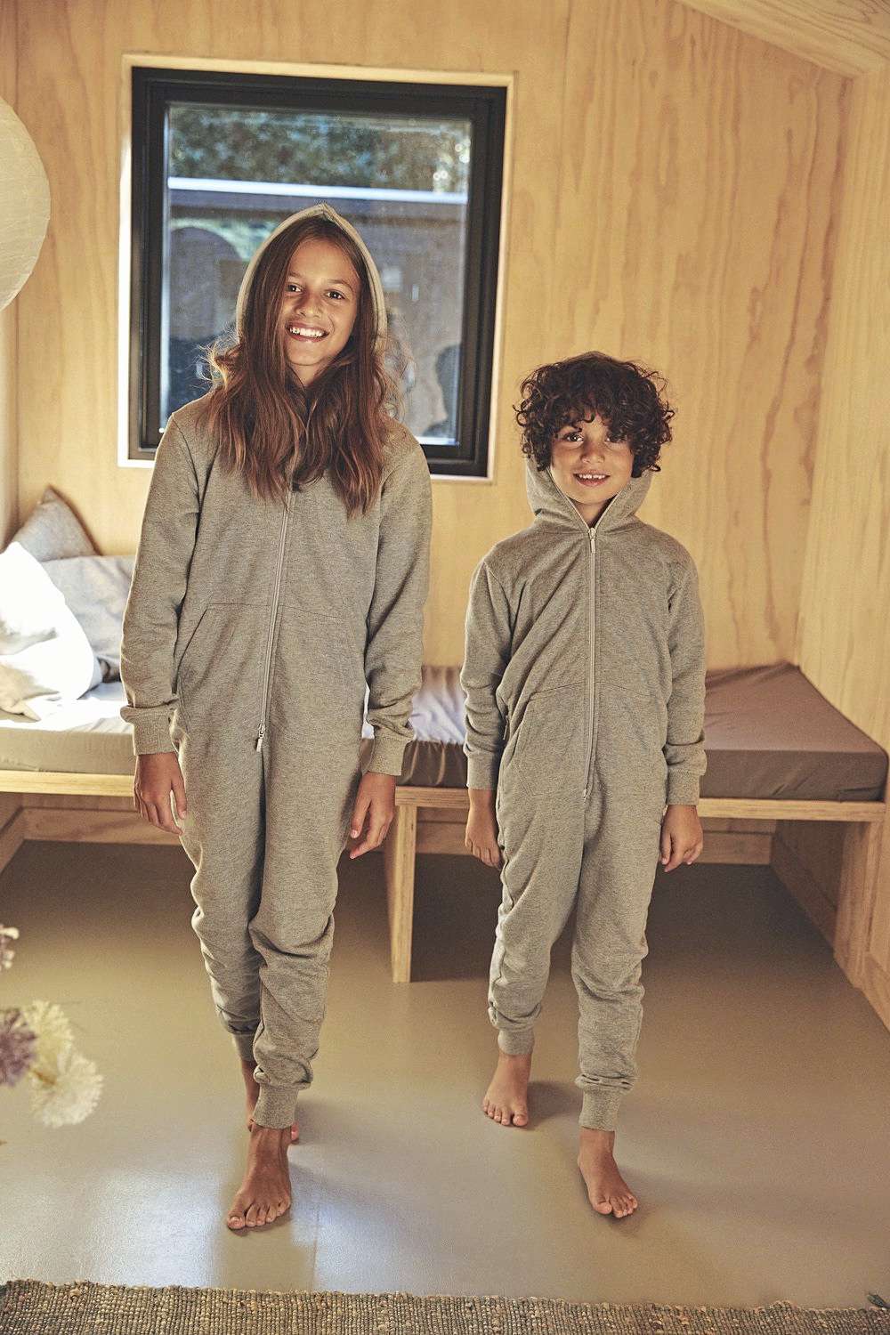Neutral Bio-Baumwoll Jumpsuit mit Kapuze, Sport Grey 116/122, NE73331K