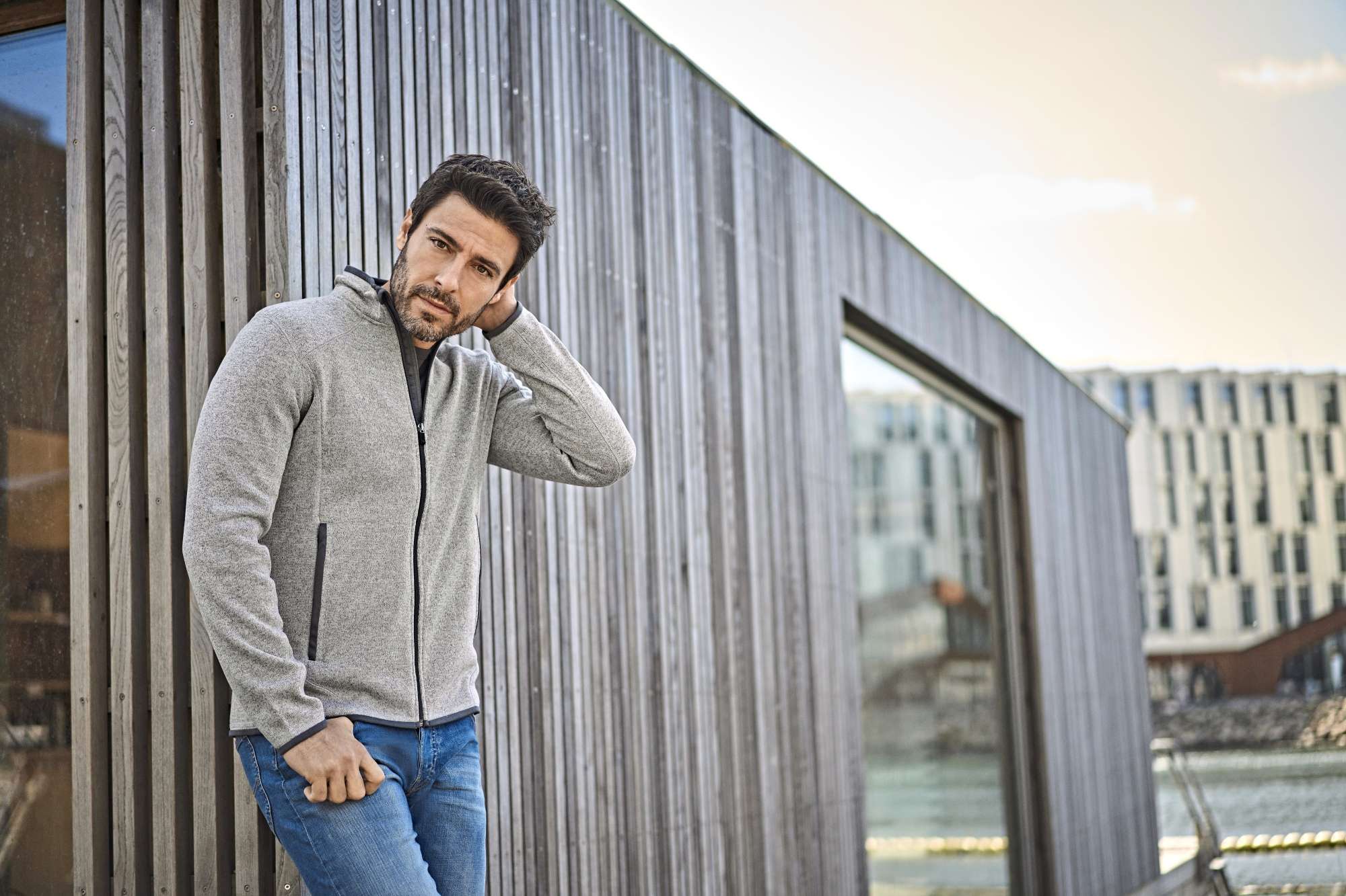 Taillierte Sweatjacke mit Reißverschlüssen