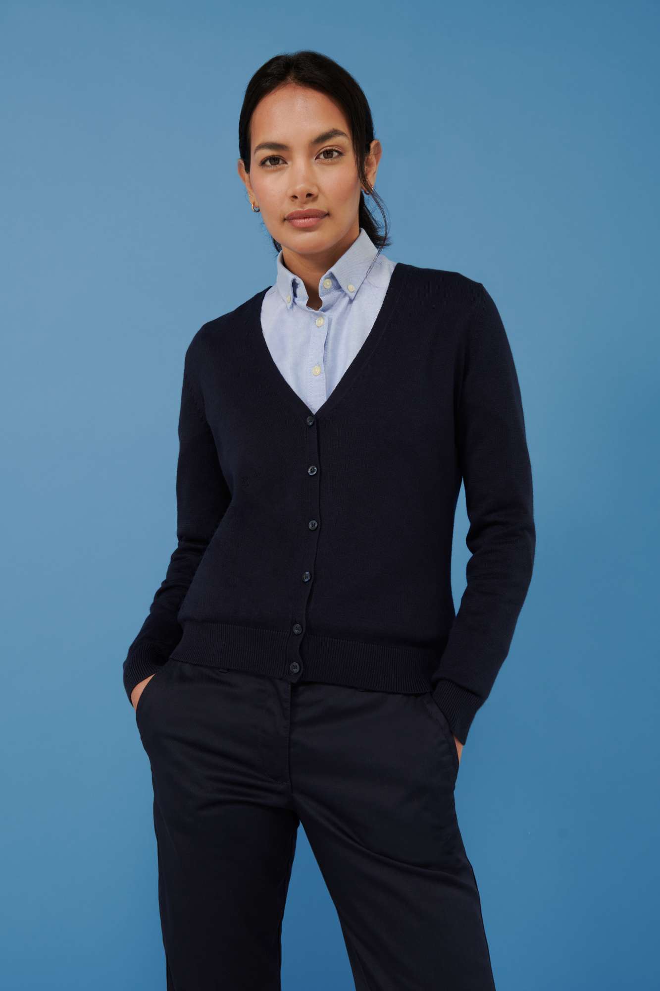 Henbury Feinstrick-V-Pullover mit Perlknöpfen, Black M, W726