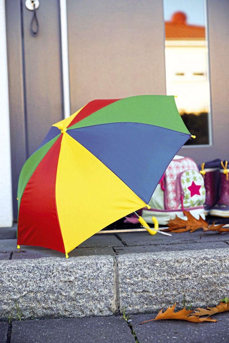 Bunter Kinderregenschirm mit Sicherheitsöffnung