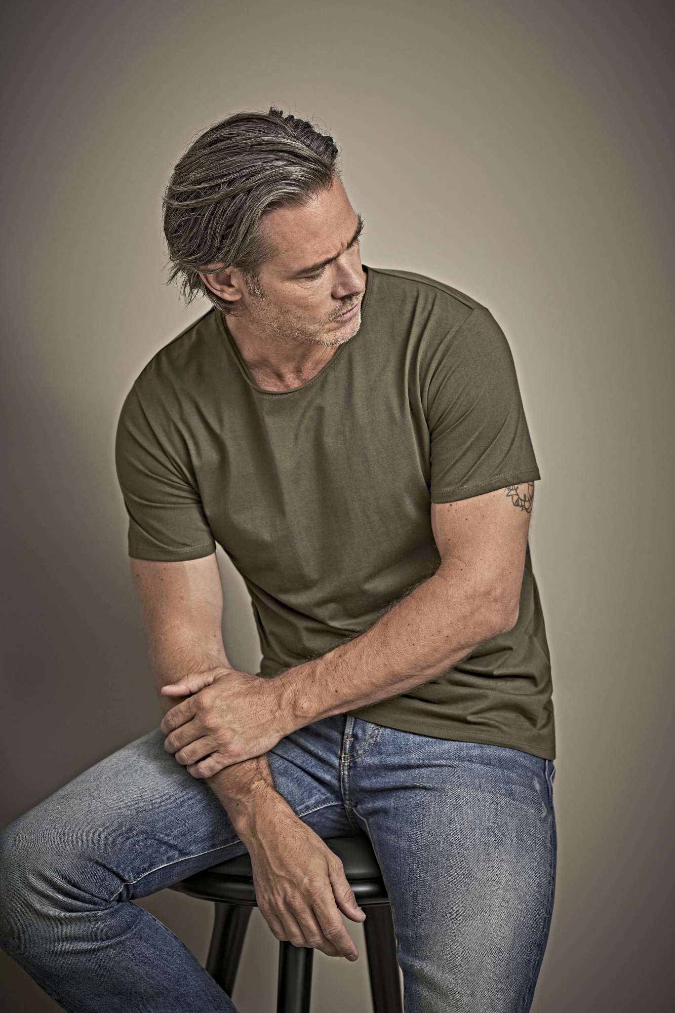Tailliertes Fashion T-Shirt mit weitem Halsausschnitt