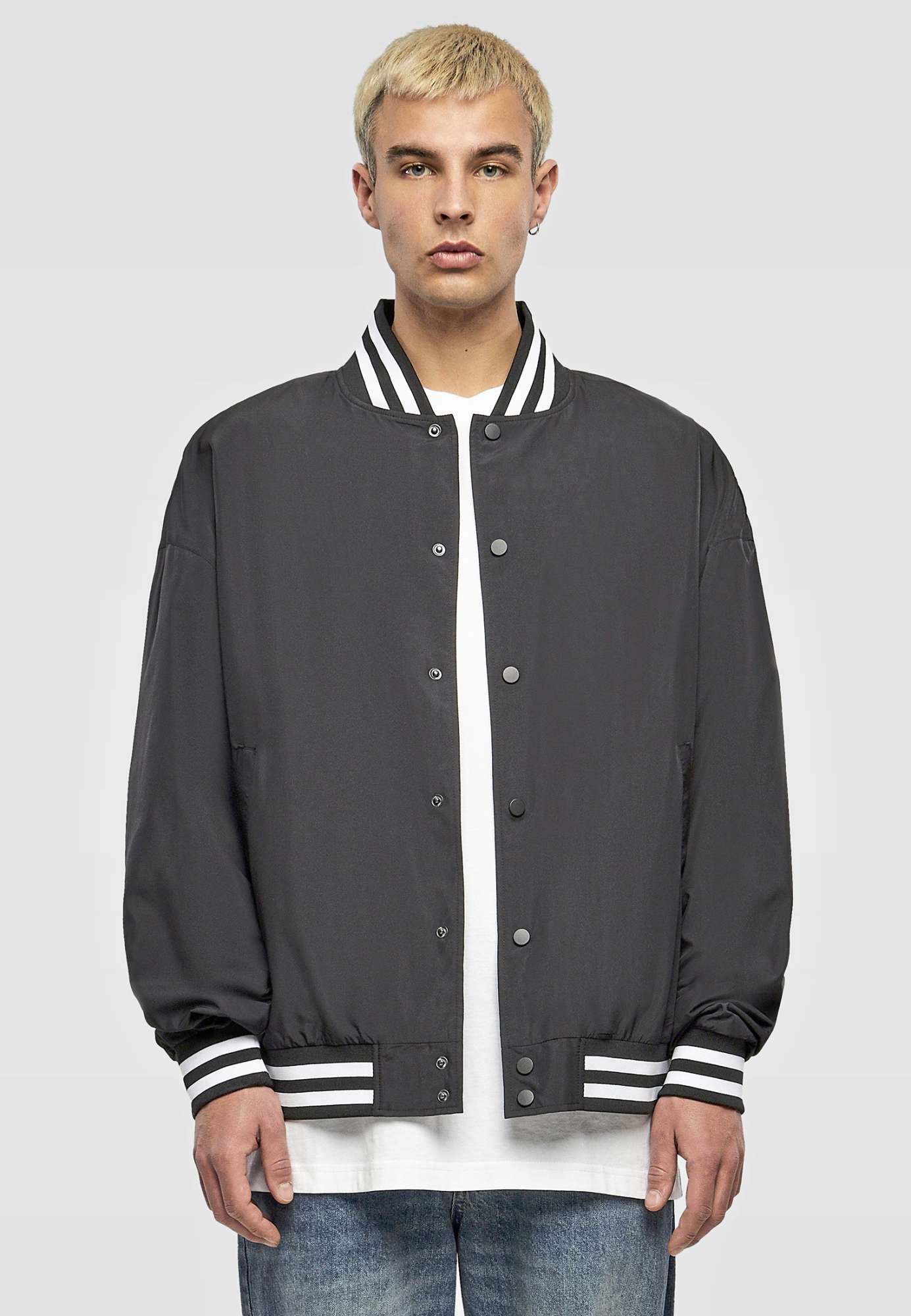 Gestreifte Collegejacke mit Druckknopfleiste