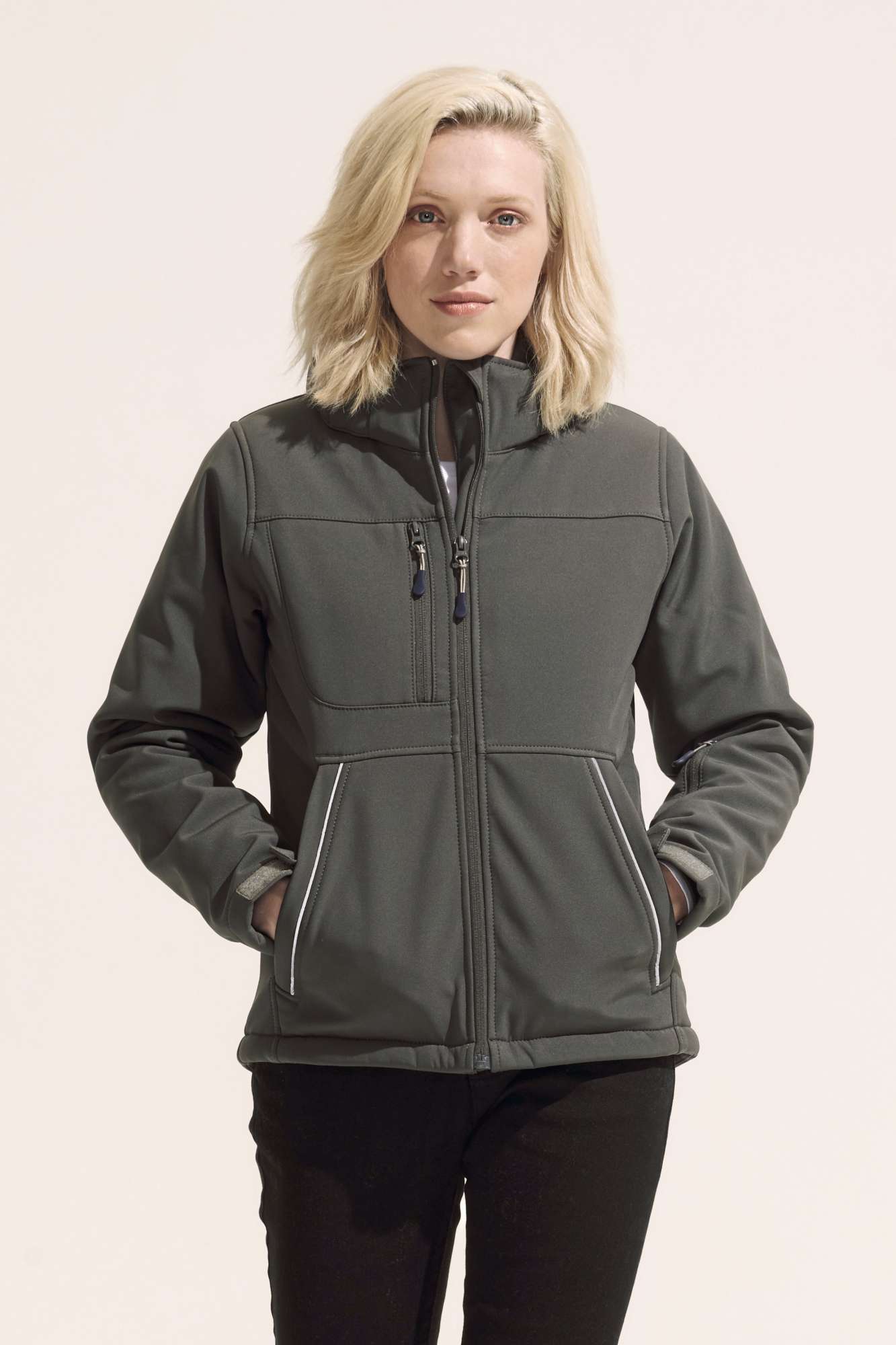 Softshelljacke mit Kapuze und Taschen für Damen