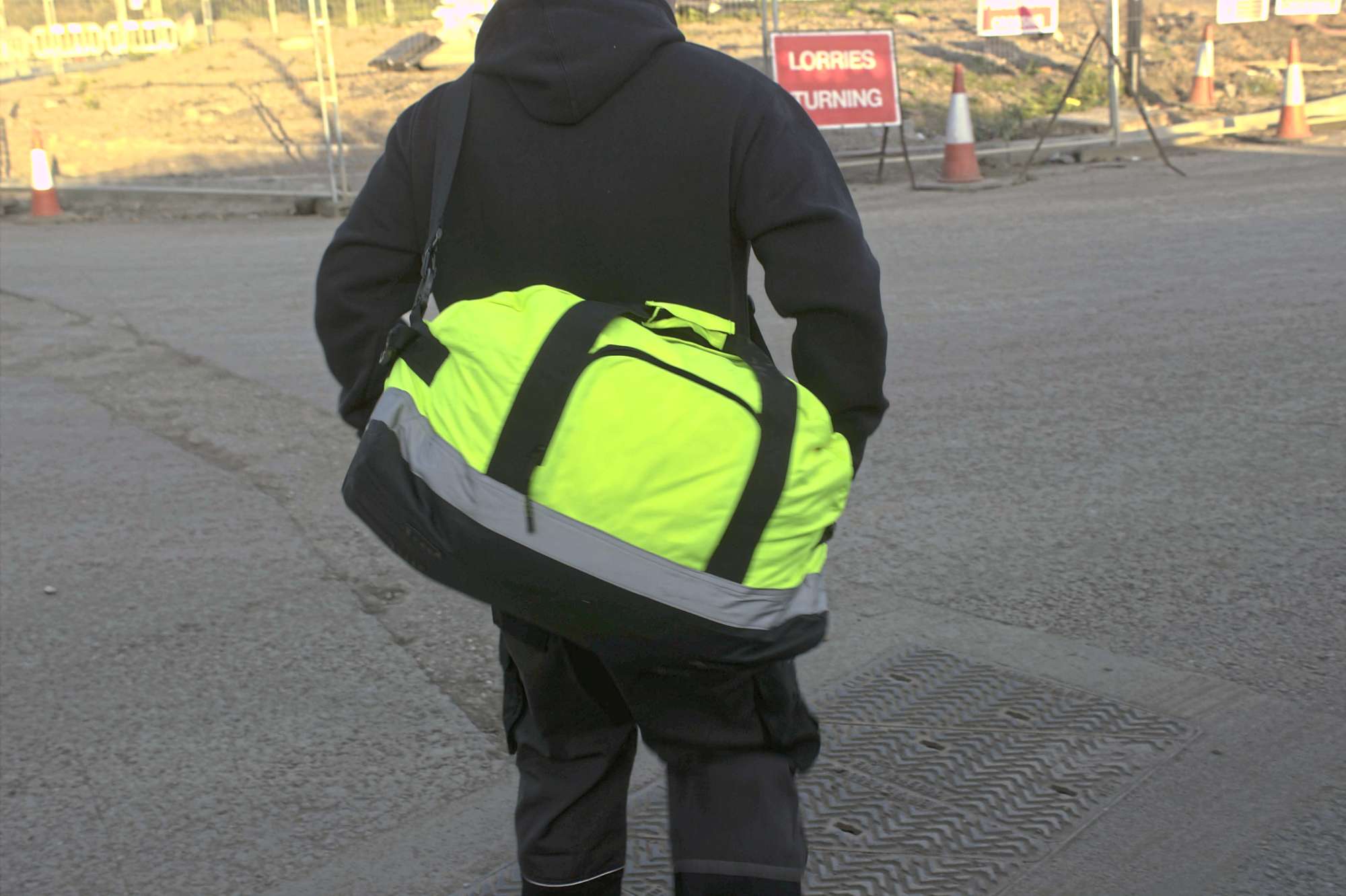 YOKO Wasserfeste Sport- & Reisetasche 50L, Hi-Vis Yellow 59 x 32 x 36 cm, YK2518