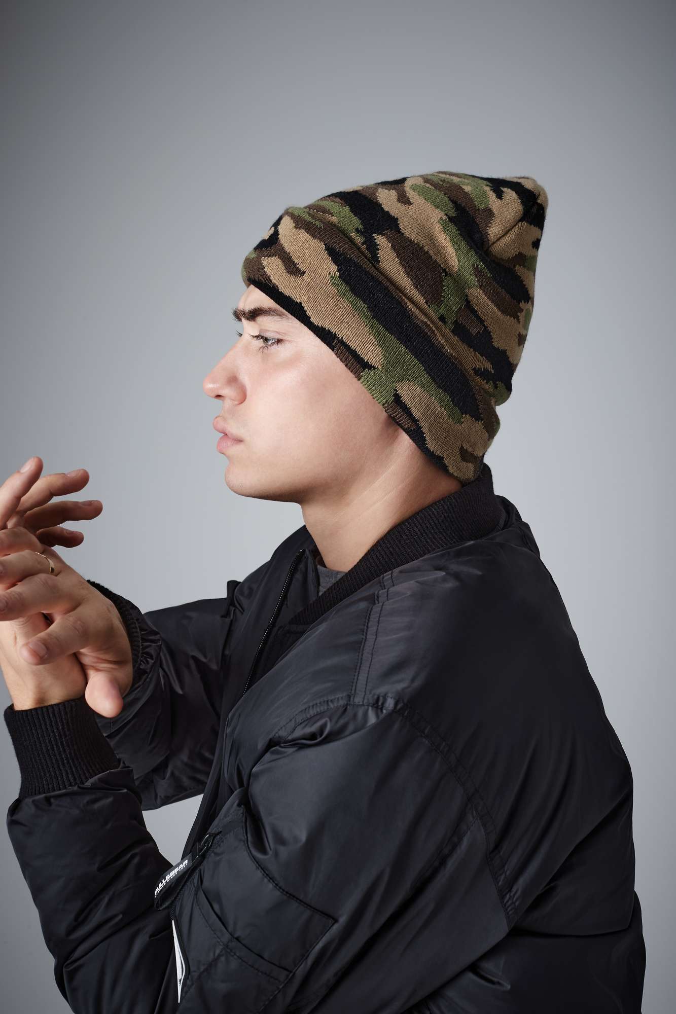 Camo Beanie mit Umschlag und Logooption