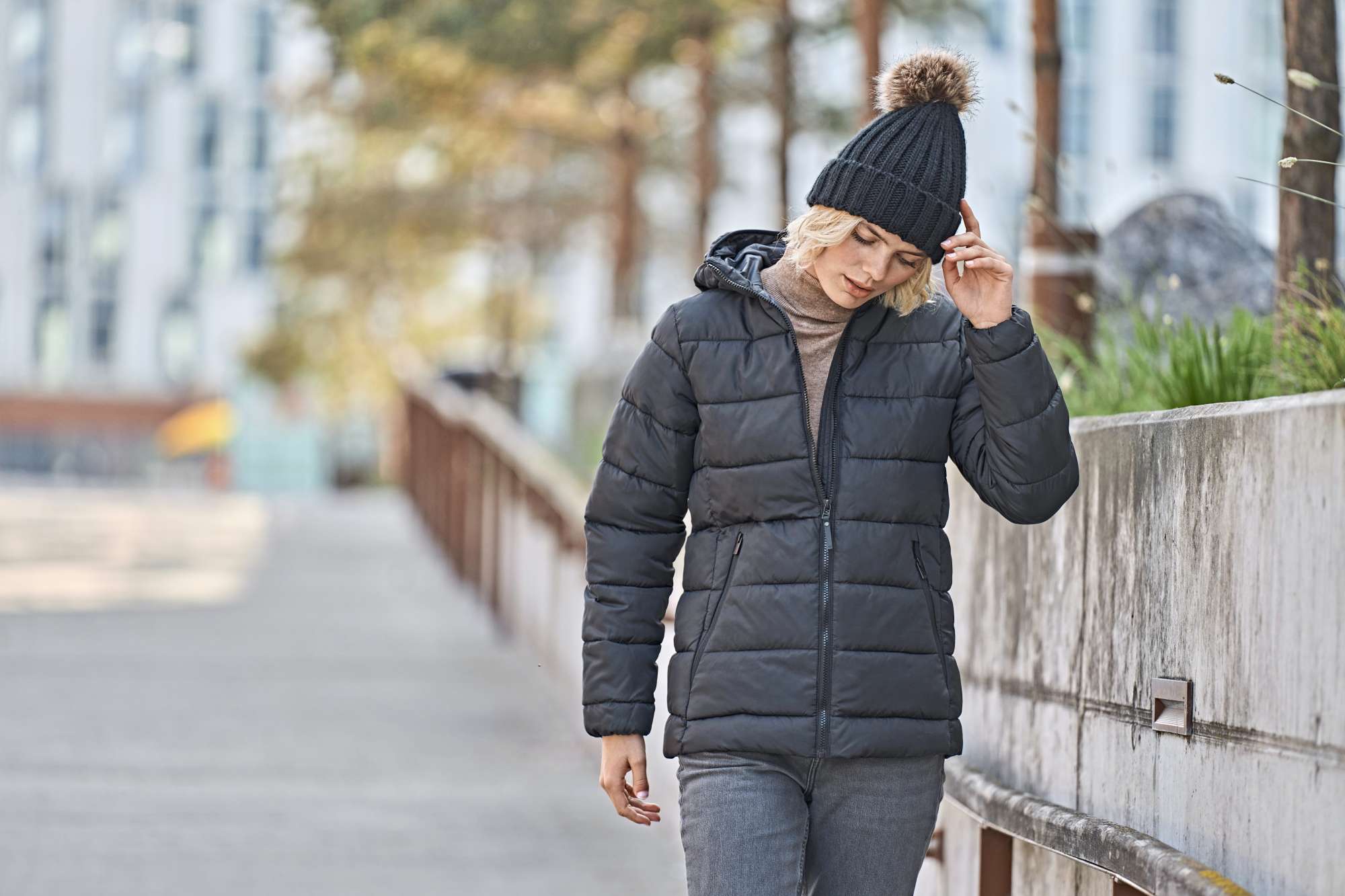 Winterjacke aus recyceltem Material für Damen