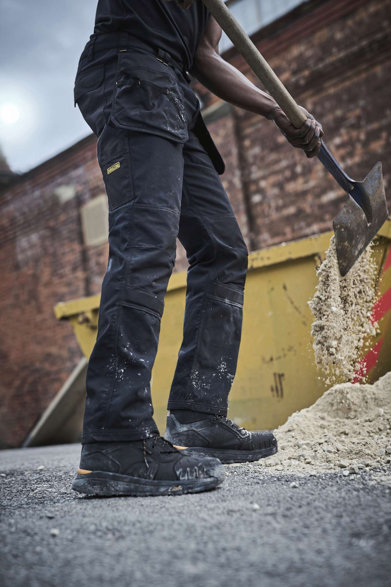Robuste Cargohose mit Holstertaschen