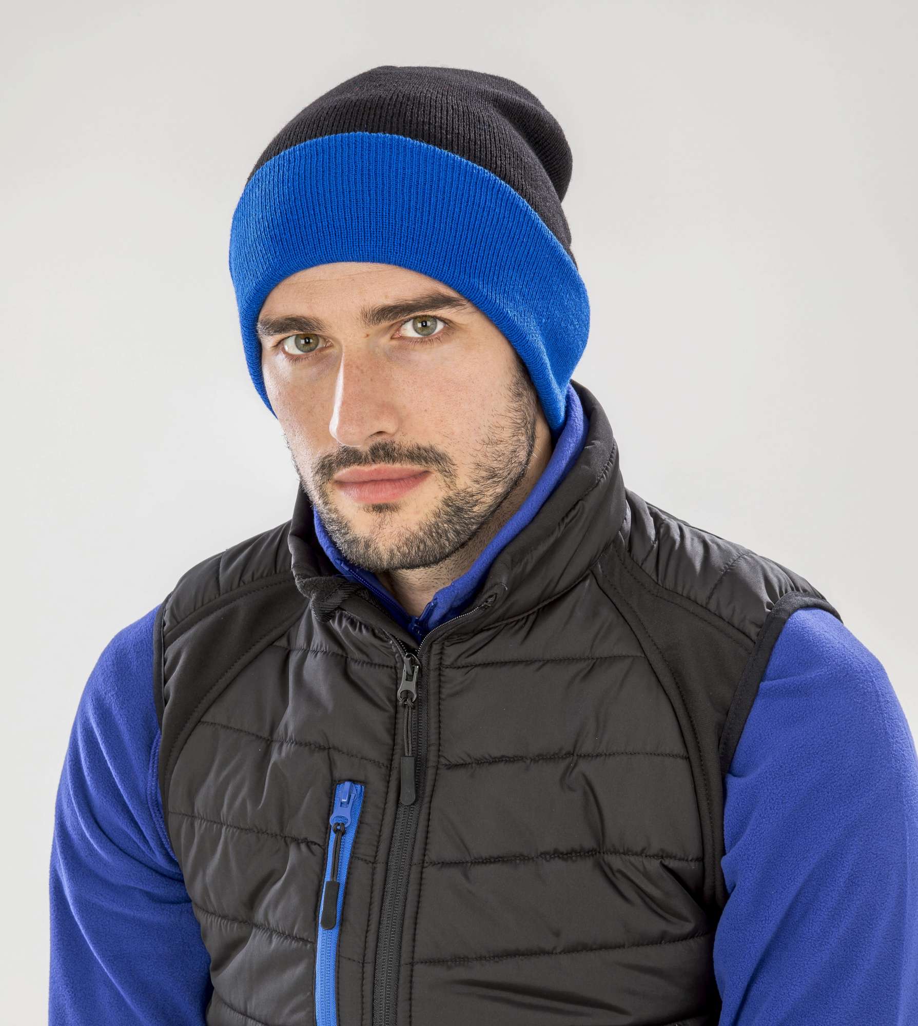 Recycled Black Compass Beanie aus Polyester-Acryl