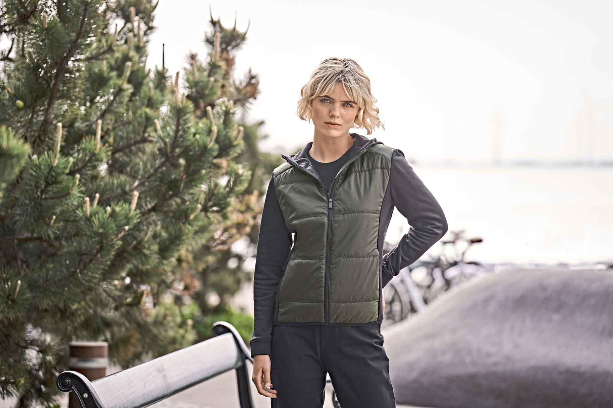 Hybrid-Stretch Kapuzenjacke mit DuPont-Isolierung