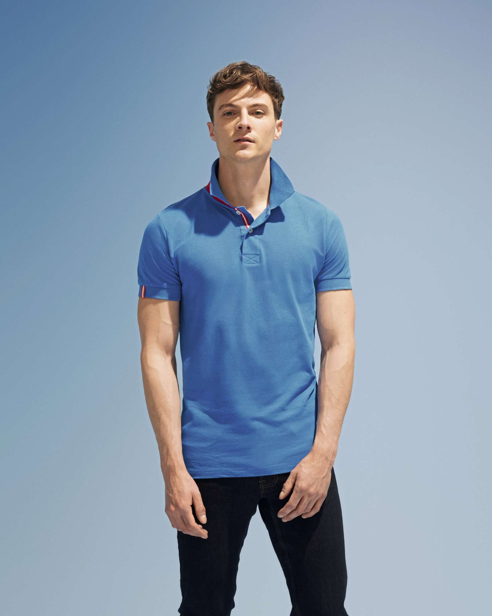 Kontrast-Polo-Shirt mit gestreiftem Kragen