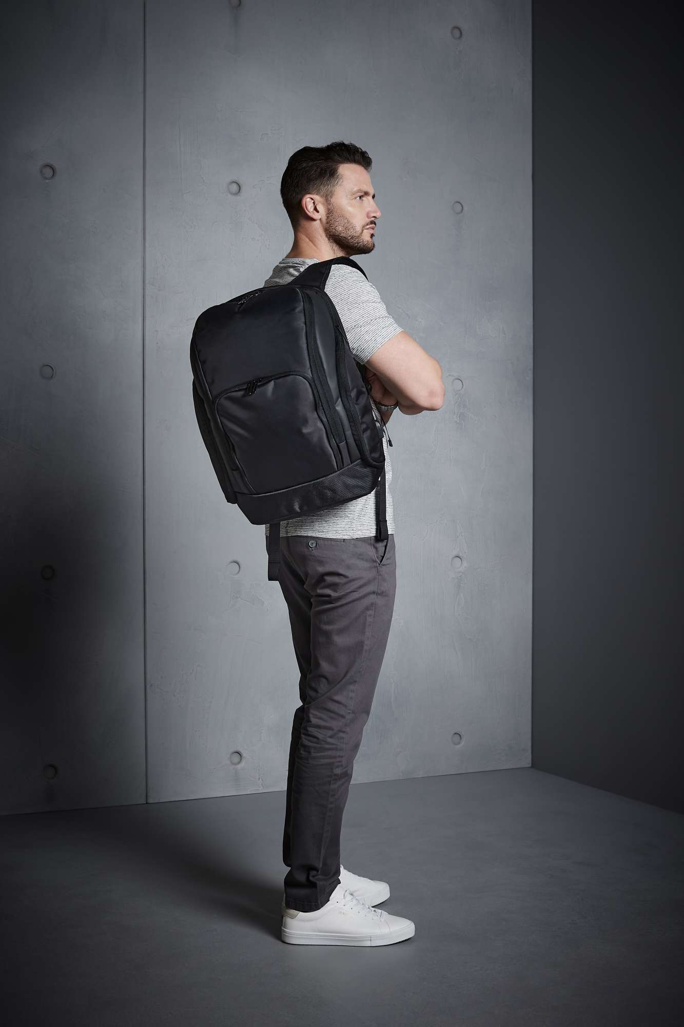 Quadra Pro-Tech Charge Rucksack mit USB-Anschluss, Black 33 x 48 x 22 cm, QD910