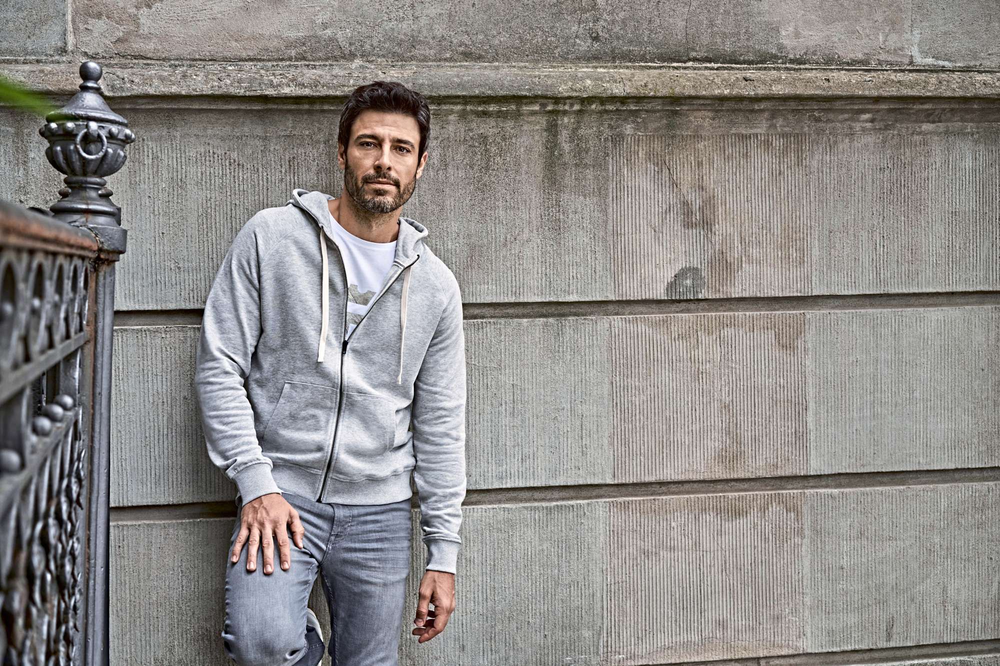 Urban Zip Hoodie mit Raglan-Ärmeln