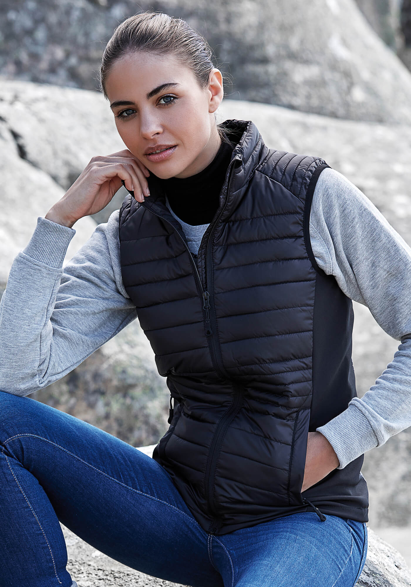 Crossover-Bodywarmer mit Softshell-Wattierung
