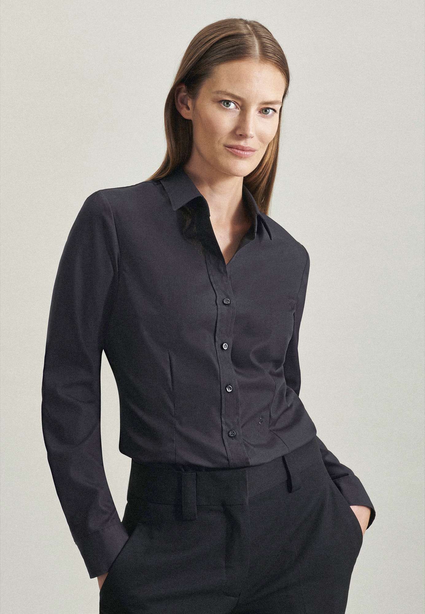 Bügelfreies Slim Fit Hemd mit Stickerei